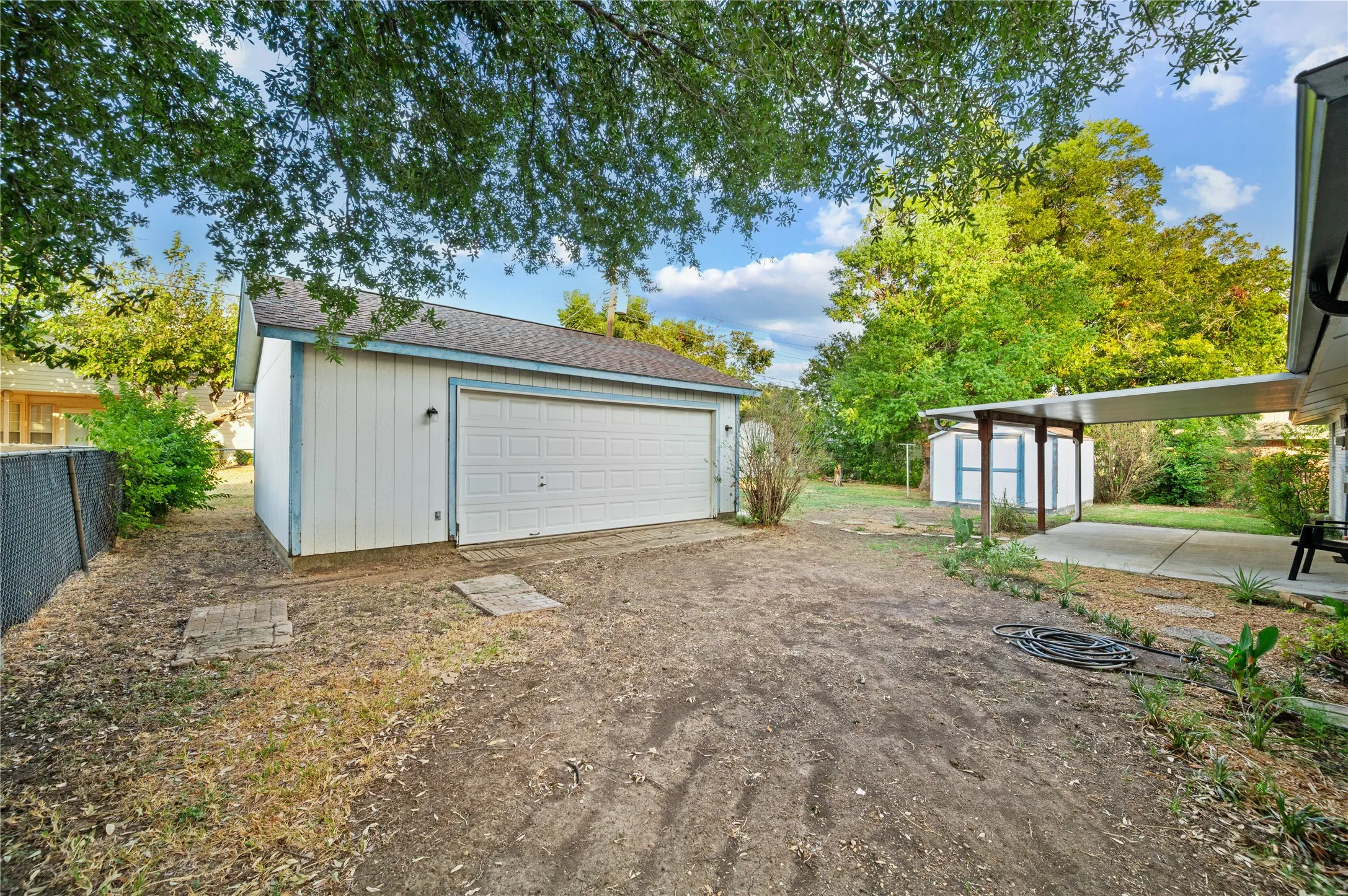 Single Family Residence For Sale in Tarrant County , 6920 Valhalla Road, Fort Worth, Texas 76116, 3 Bedroom, 2 Bathroom, 4 Garage spaces, 1,672 Sqft, built in 1959, mls#21391752, Real Estate Agent in Fort Worth, Homes For Sale in Tarrant county, Homes For Sale in Fort Worth, Realtor in Fort Worth Texas, Real Estate Brokerage Independent Realty Texas, Luminita Cordes Realtor