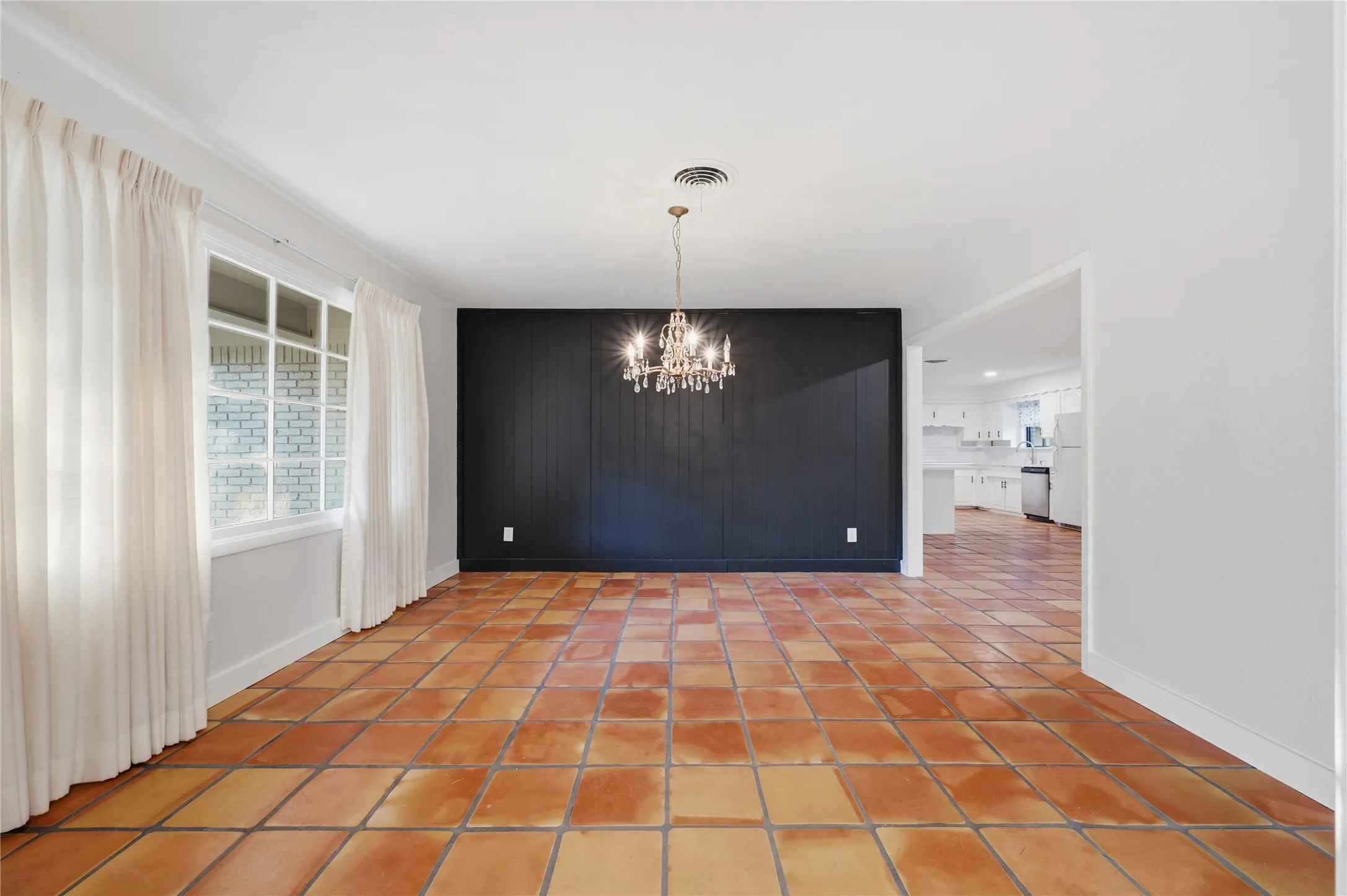 Single Family Residence For Sale in Tarrant County , 6920 Valhalla Road, Fort Worth, Texas 76116, 3 Bedroom, 2 Bathroom, 4 Garage spaces, 1,672 Sqft, built in 1959, mls#21391752, Real Estate Agent in Fort Worth, Homes For Sale in Tarrant county, Homes For Sale in Fort Worth, Realtor in Fort Worth Texas, Real Estate Brokerage Independent Realty Texas, Luminita Cordes Realtor