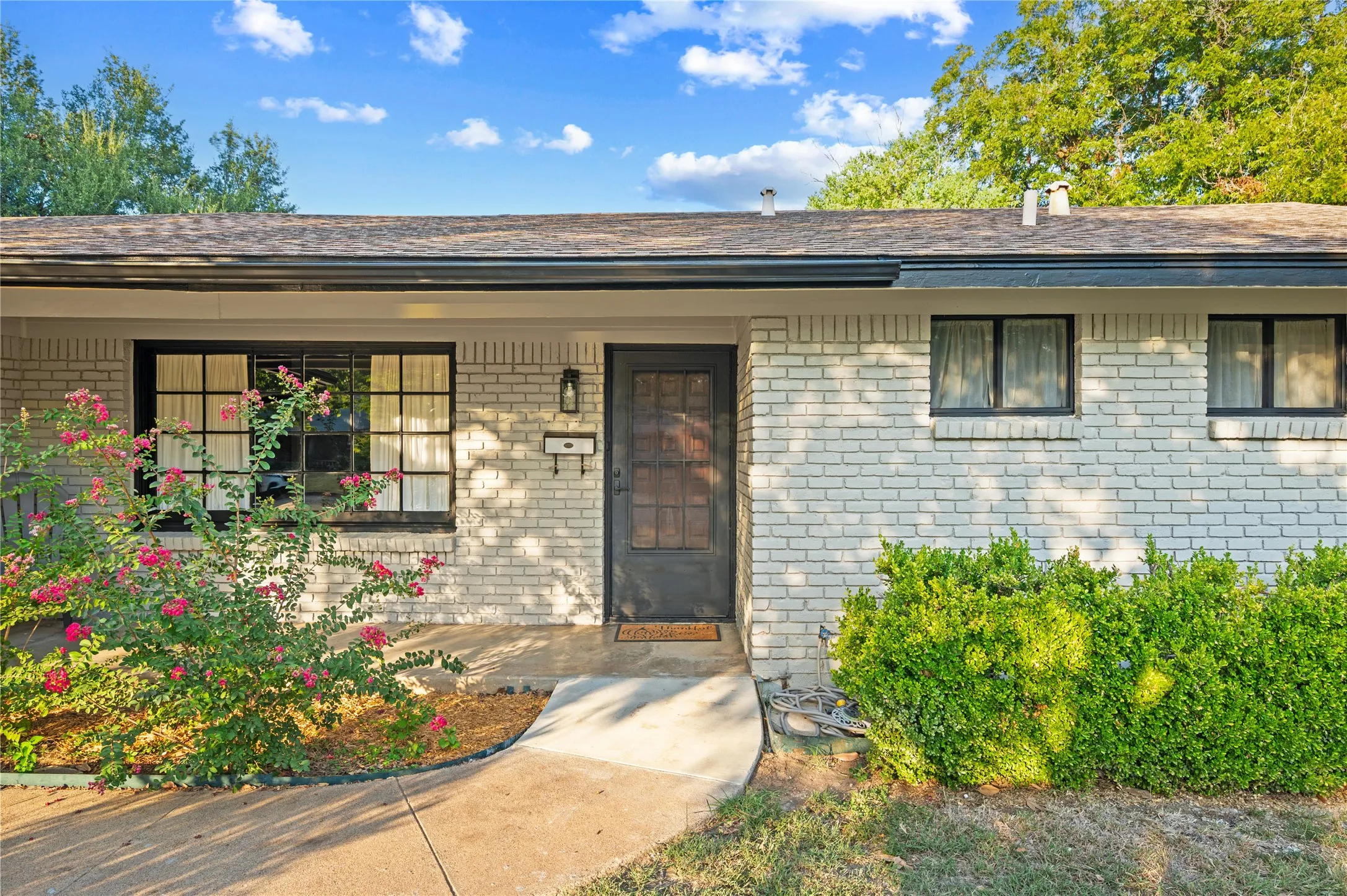 Single Family Residence For Sale in Tarrant County , 6920 Valhalla Road, Fort Worth, Texas 76116, 3 Bedroom, 2 Bathroom, 4 Garage spaces, 1,672 Sqft, built in 1959, mls#21391752, Real Estate Agent in Fort Worth, Homes For Sale in Tarrant county, Homes For Sale in Fort Worth, Realtor in Fort Worth Texas, Real Estate Brokerage Independent Realty Texas, Luminita Cordes Realtor