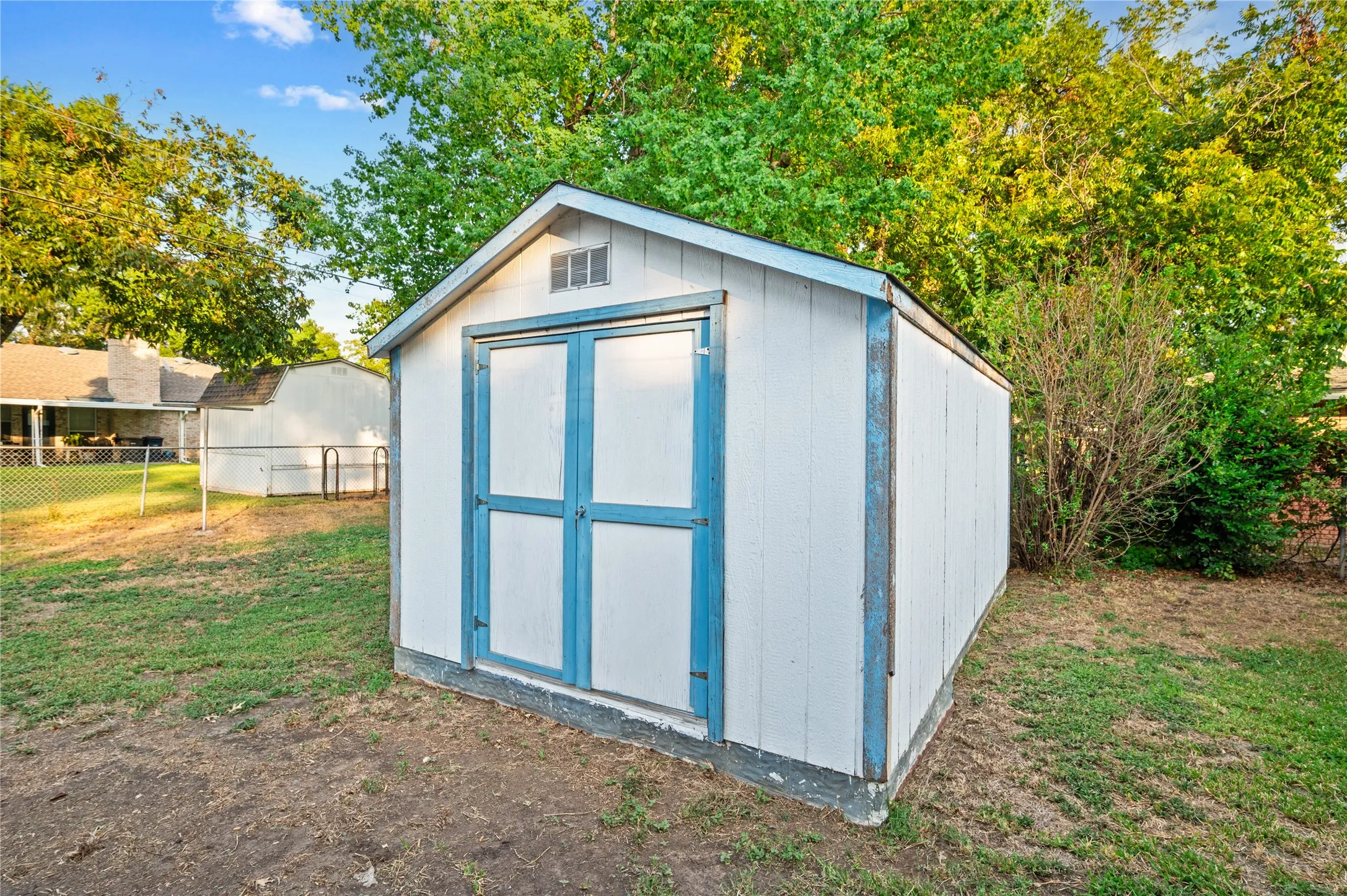 Single Family Residence For Sale in Tarrant County , 6920 Valhalla Road, Fort Worth, Texas 76116, 3 Bedroom, 2 Bathroom, 4 Garage spaces, 1,672 Sqft, built in 1959, mls#21391752, Real Estate Agent in Fort Worth, Homes For Sale in Tarrant county, Homes For Sale in Fort Worth, Realtor in Fort Worth Texas, Real Estate Brokerage Independent Realty Texas, Luminita Cordes Realtor
