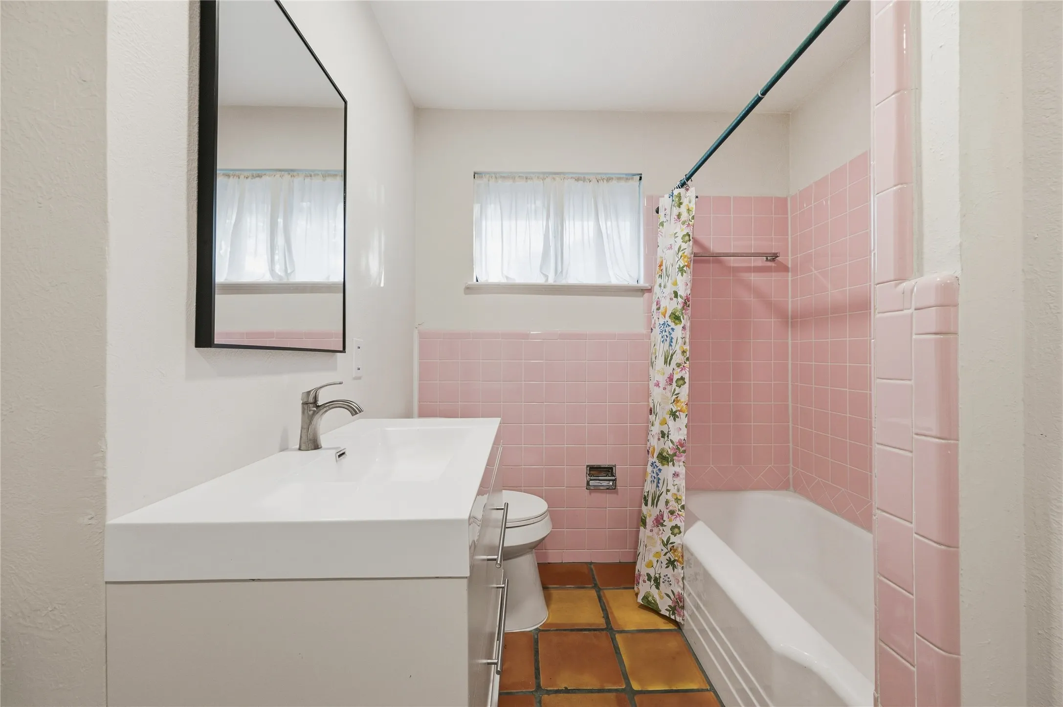 Single Family Residence For Sale in Tarrant County , 6920 Valhalla Road, Fort Worth, Texas 76116, 3 Bedroom, 2 Bathroom, 4 Garage spaces, 1,672 Sqft, built in 1959, mls#21391752, Real Estate Agent in Fort Worth, Homes For Sale in Tarrant county, Homes For Sale in Fort Worth, Realtor in Fort Worth Texas, Real Estate Brokerage Independent Realty Texas, Luminita Cordes Realtor