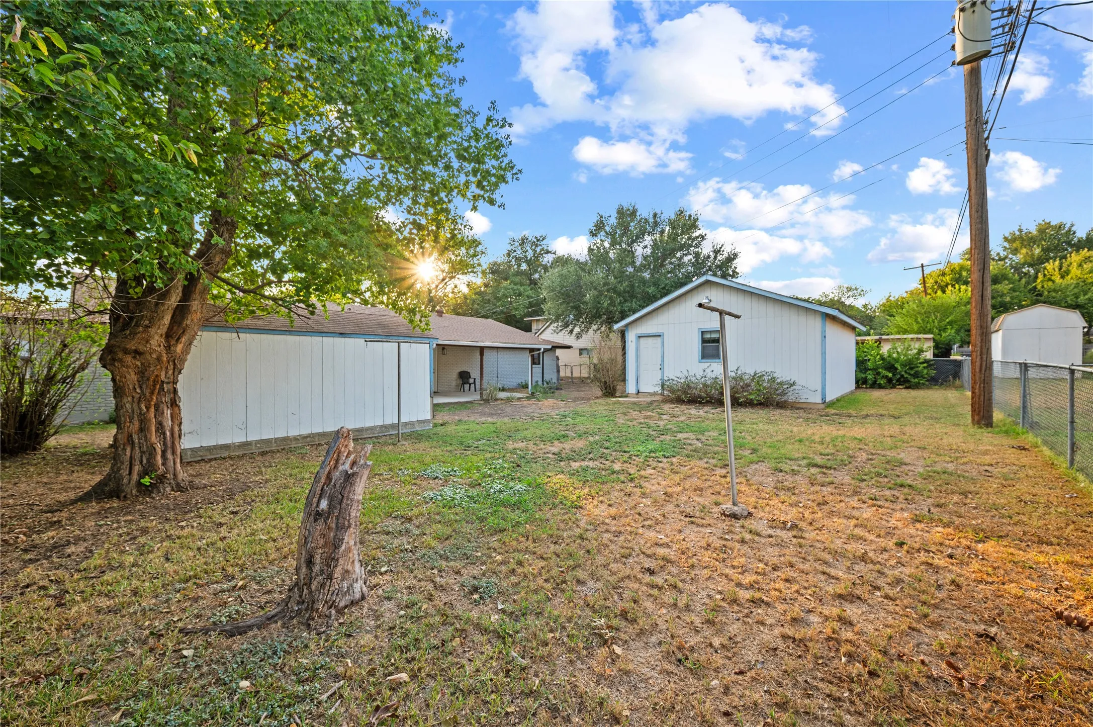 Single Family Residence For Sale in Tarrant County , 6920 Valhalla Road, Fort Worth, Texas 76116, 3 Bedroom, 2 Bathroom, 4 Garage spaces, 1,672 Sqft, built in 1959, mls#21391752, Real Estate Agent in Fort Worth, Homes For Sale in Tarrant county, Homes For Sale in Fort Worth, Realtor in Fort Worth Texas, Real Estate Brokerage Independent Realty Texas, Luminita Cordes Realtor