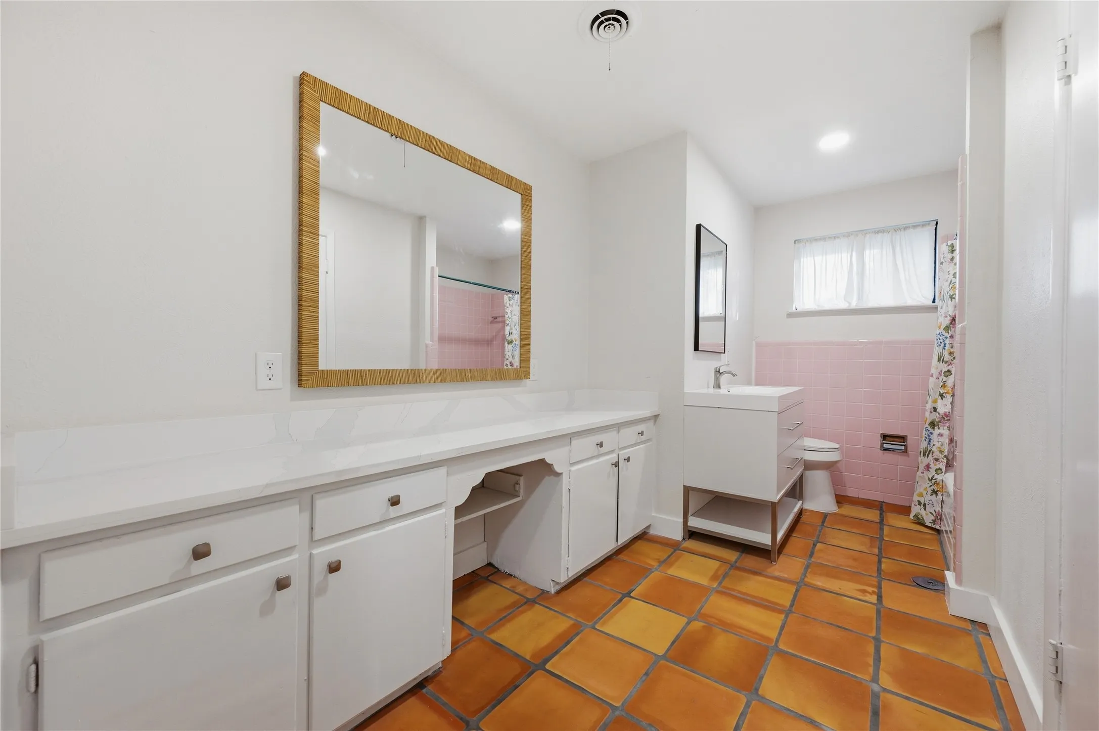 Single Family Residence For Sale in Tarrant County , 6920 Valhalla Road, Fort Worth, Texas 76116, 3 Bedroom, 2 Bathroom, 4 Garage spaces, 1,672 Sqft, built in 1959, mls#21391752, Real Estate Agent in Fort Worth, Homes For Sale in Tarrant county, Homes For Sale in Fort Worth, Realtor in Fort Worth Texas, Real Estate Brokerage Independent Realty Texas, Luminita Cordes Realtor