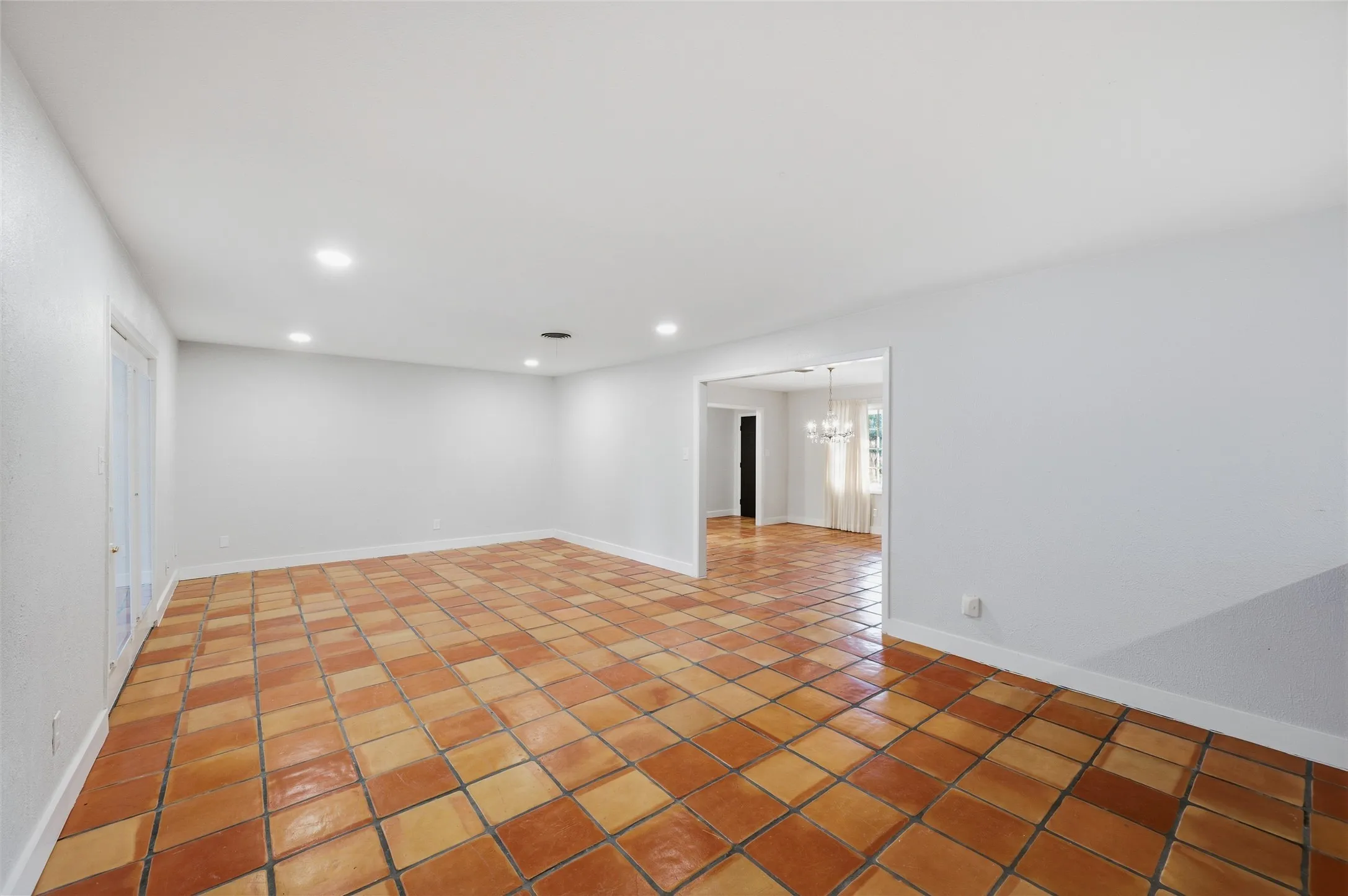 Single Family Residence For Sale in Tarrant County , 6920 Valhalla Road, Fort Worth, Texas 76116, 3 Bedroom, 2 Bathroom, 4 Garage spaces, 1,672 Sqft, built in 1959, mls#21391752, Real Estate Agent in Fort Worth, Homes For Sale in Tarrant county, Homes For Sale in Fort Worth, Realtor in Fort Worth Texas, Real Estate Brokerage Independent Realty Texas, Luminita Cordes Realtor
