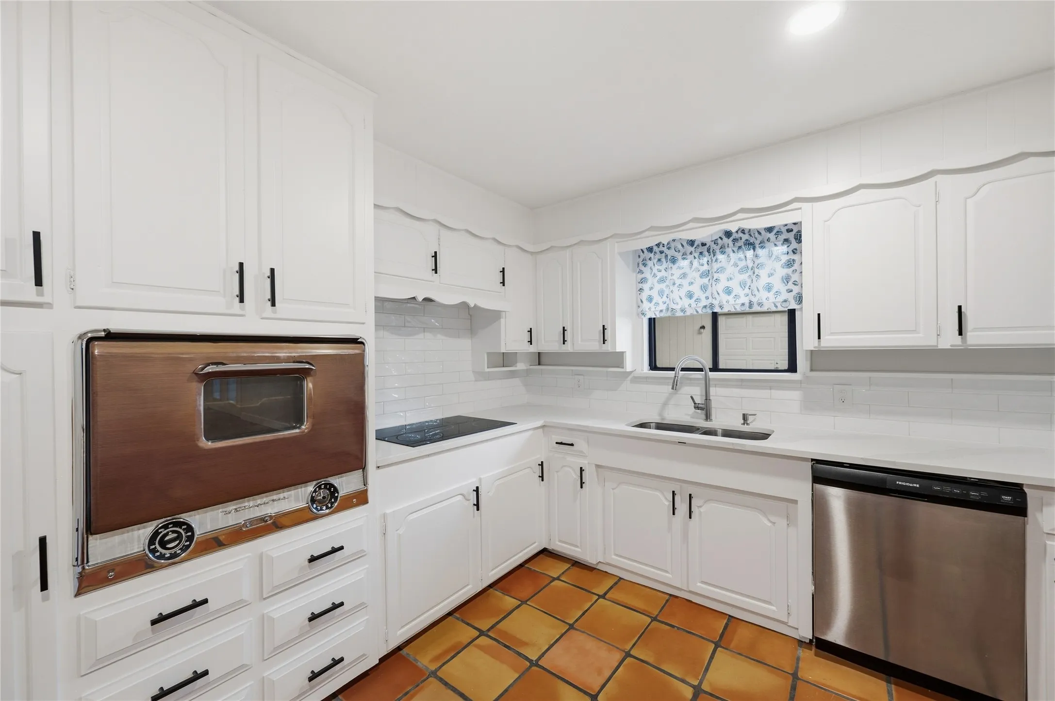 Single Family Residence For Sale in Tarrant County , 6920 Valhalla Road, Fort Worth, Texas 76116, 3 Bedroom, 2 Bathroom, 4 Garage spaces, 1,672 Sqft, built in 1959, mls#21391752, Real Estate Agent in Fort Worth, Homes For Sale in Tarrant county, Homes For Sale in Fort Worth, Realtor in Fort Worth Texas, Real Estate Brokerage Independent Realty Texas, Luminita Cordes Realtor