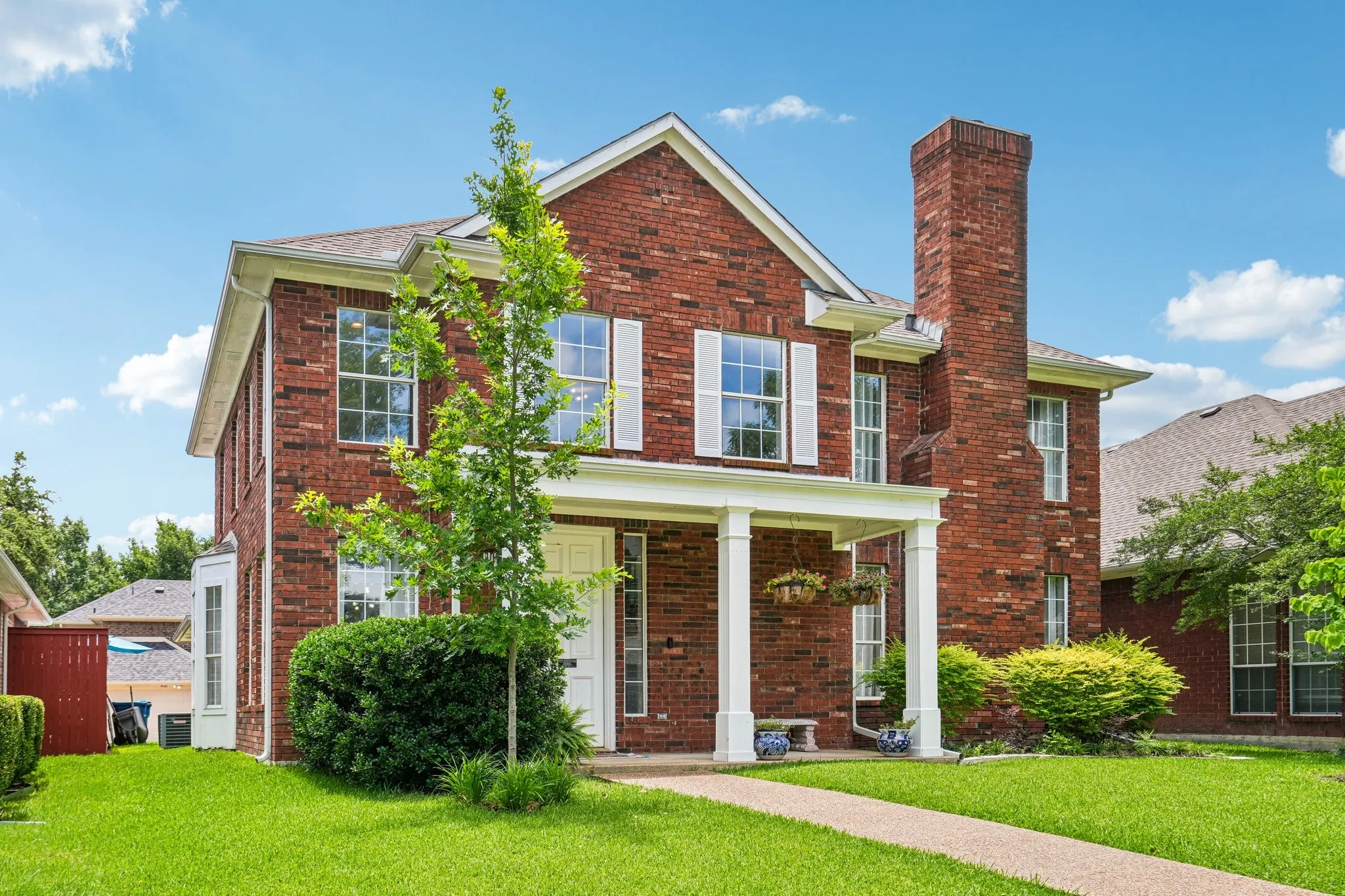 Single Family Residence For Sale in Rockwall County , 8722 Bayshore Lane, Rowlett, Texas 75088, 3 Bedroom, 3 Bathroom, 2 Garage spaces, 1,996 Sqft, built in 1993, mls#21392121, Real Estate Agent in Rowlett, Homes For Sale in Rockwall county, Homes For Sale in Rowlett, Realtor in Rowlett Texas, Real Estate Brokerage Independent Realty Texas, Luminita Cordes Realtor