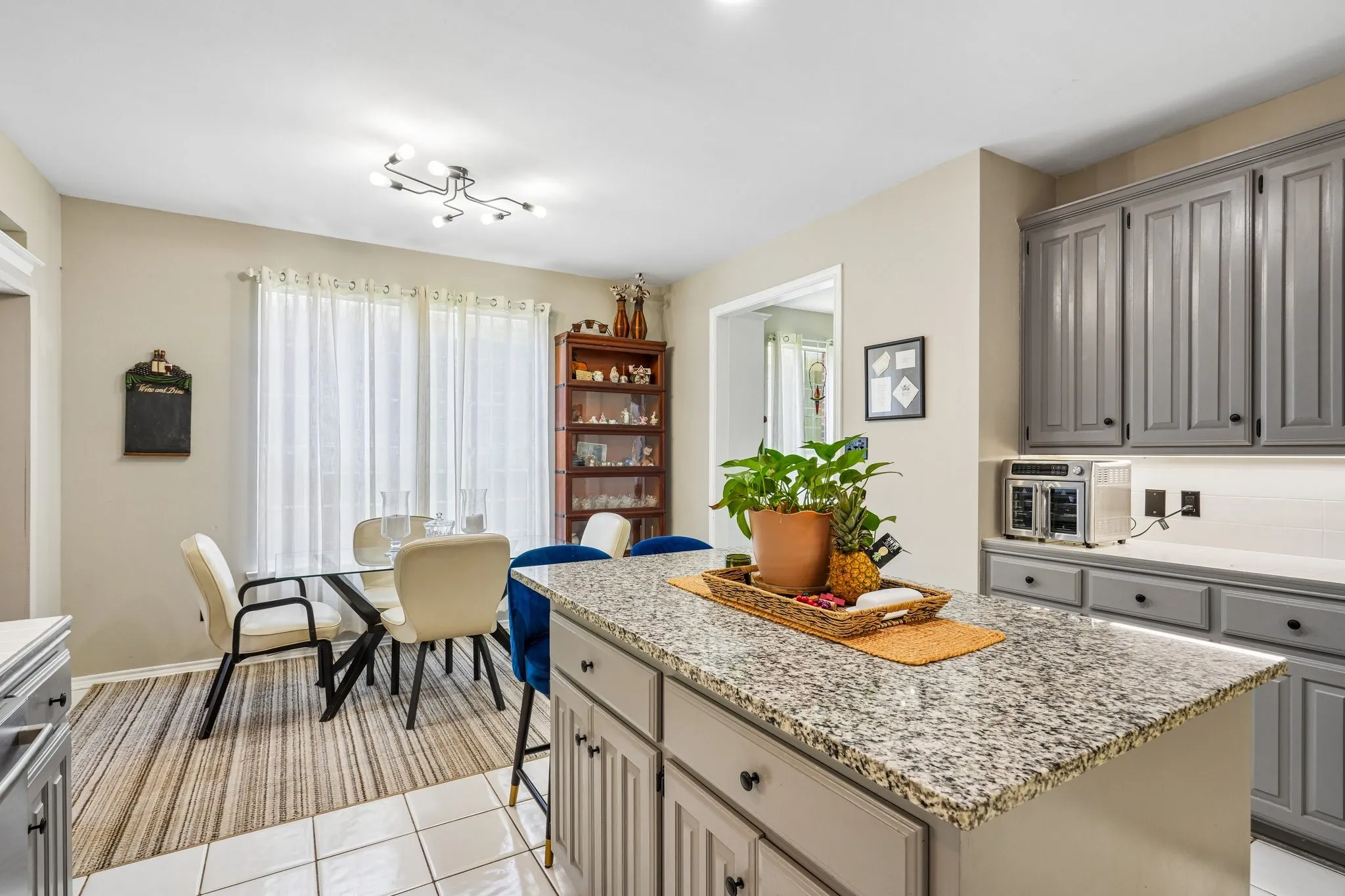 Single Family Residence For Sale in Rockwall County , 8722 Bayshore Lane, Rowlett, Texas 75088, 3 Bedroom, 3 Bathroom, 2 Garage spaces, 1,996 Sqft, built in 1993, mls#21392121, Real Estate Agent in Rowlett, Homes For Sale in Rockwall county, Homes For Sale in Rowlett, Realtor in Rowlett Texas, Real Estate Brokerage Independent Realty Texas, Luminita Cordes Realtor