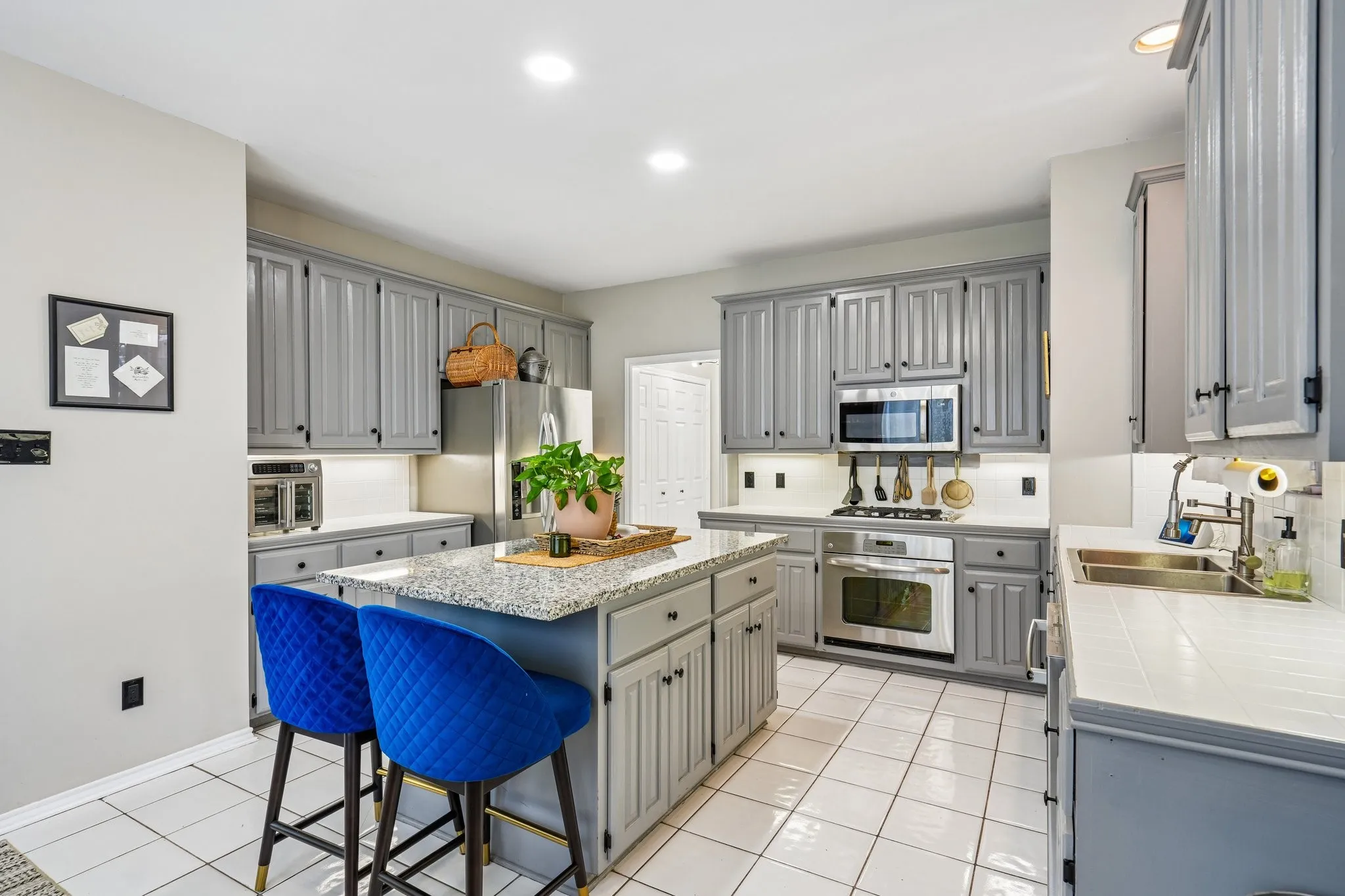 Single Family Residence For Sale in Rockwall County , 8722 Bayshore Lane, Rowlett, Texas 75088, 3 Bedroom, 3 Bathroom, 2 Garage spaces, 1,996 Sqft, built in 1993, mls#21392121, Real Estate Agent in Rowlett, Homes For Sale in Rockwall county, Homes For Sale in Rowlett, Realtor in Rowlett Texas, Real Estate Brokerage Independent Realty Texas, Luminita Cordes Realtor