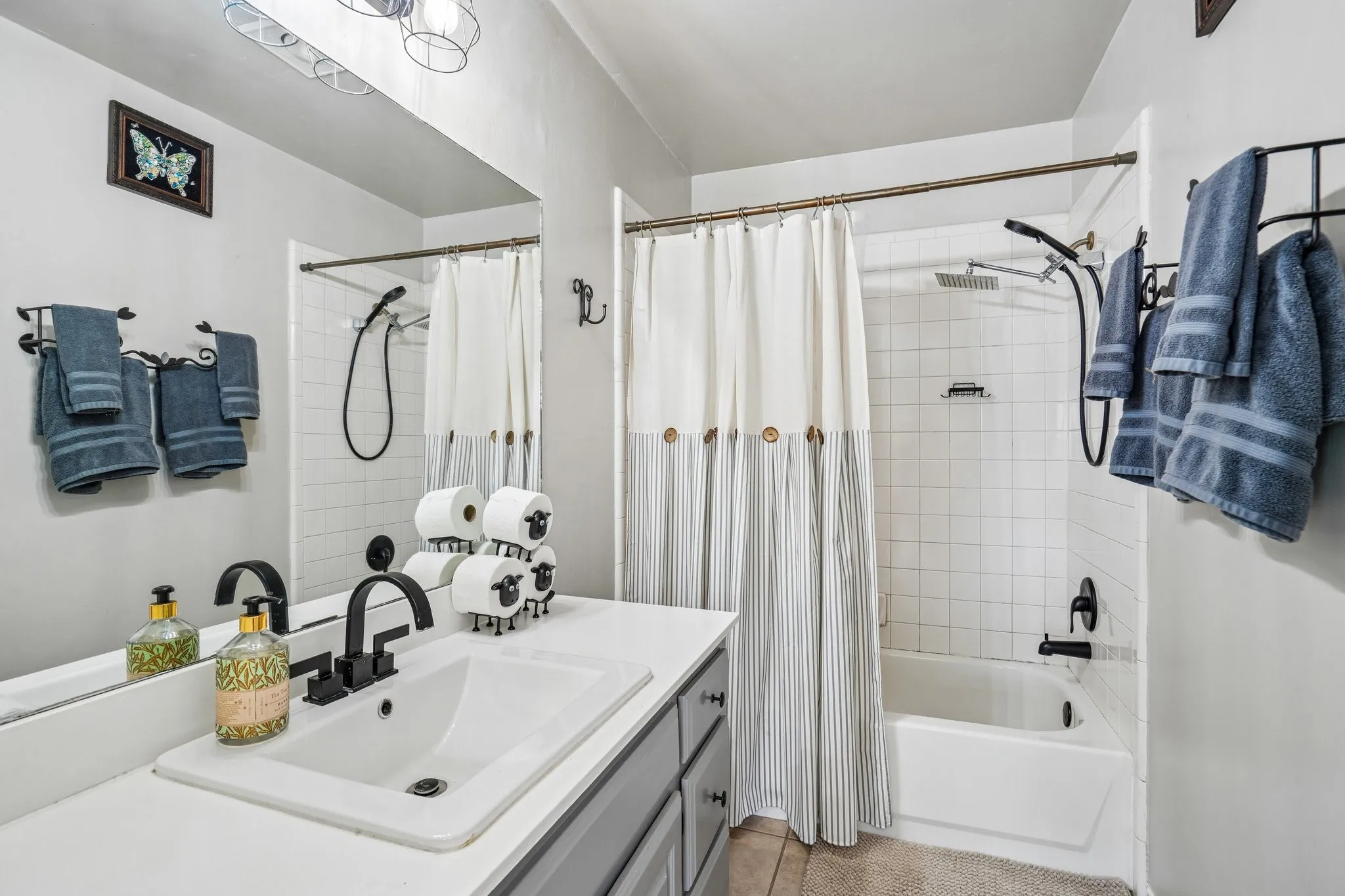 Single Family Residence For Sale in Rockwall County , 8722 Bayshore Lane, Rowlett, Texas 75088, 3 Bedroom, 3 Bathroom, 2 Garage spaces, 1,996 Sqft, built in 1993, mls#21392121, Real Estate Agent in Rowlett, Homes For Sale in Rockwall county, Homes For Sale in Rowlett, Realtor in Rowlett Texas, Real Estate Brokerage Independent Realty Texas, Luminita Cordes Realtor