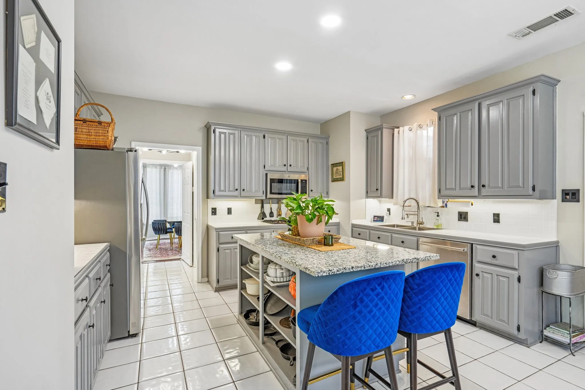 Single Family Residence For Sale in Rockwall County , 8722 Bayshore Lane, Rowlett, Texas 75088, 3 Bedroom, 3 Bathroom, 2 Garage spaces, 1,996 Sqft, built in 1993, mls#21392121, Real Estate Agent in Rowlett, Homes For Sale in Rockwall county, Homes For Sale in Rowlett, Realtor in Rowlett Texas, Real Estate Brokerage Independent Realty Texas, Luminita Cordes Realtor