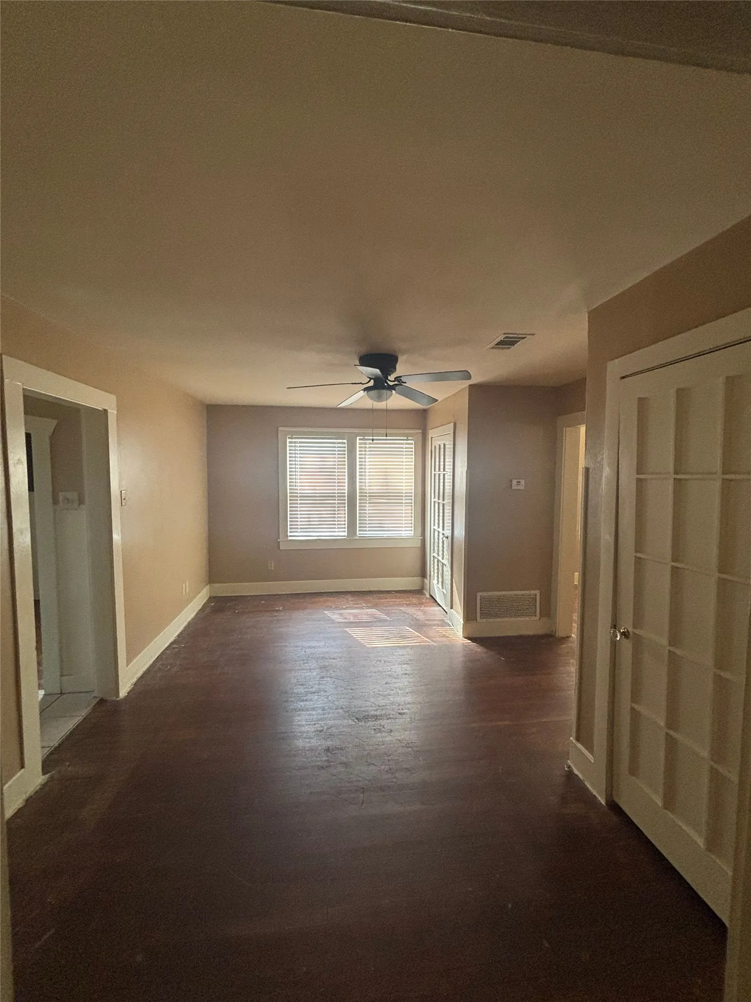 Single Family Residence For Rent in Taylor County , 3355 S 4th Street, Abilene, Texas 79605, 2 Bedroom, 1 Bathroom, 1 Garage spaces, 1,352 Sqft, built in 1927, mls#21392167, Real Estate Agent in Abilene, Homes For Rent in Taylor county, Homes For Rent in Abilene, Realtor in Abilene Texas, Real Estate Brokerage Independent Realty Texas, Luminita Cordes Realtor