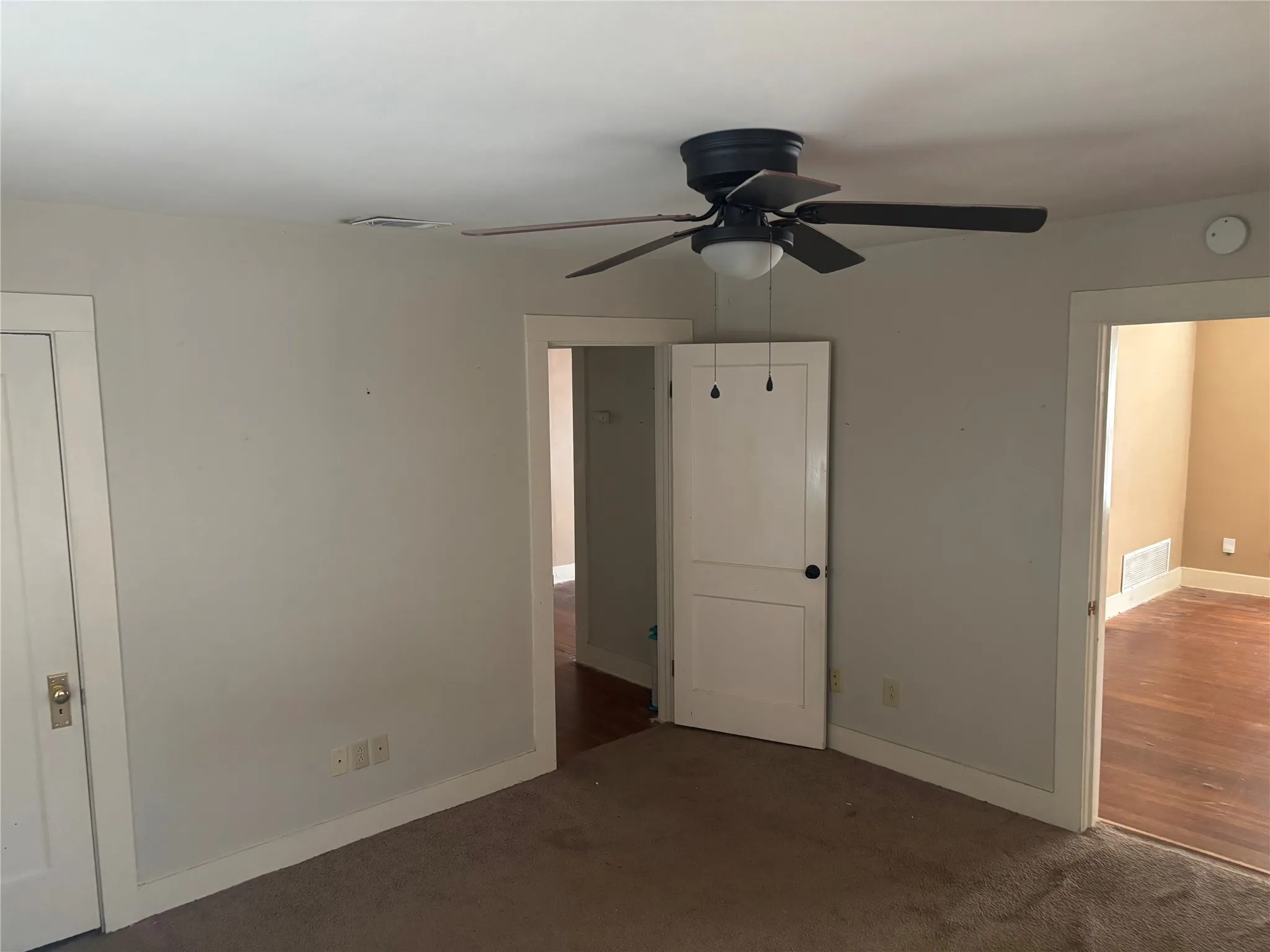 Single Family Residence For Rent in Taylor County , 3355 S 4th Street, Abilene, Texas 79605, 2 Bedroom, 1 Bathroom, 1 Garage spaces, 1,352 Sqft, built in 1927, mls#21392167, Real Estate Agent in Abilene, Homes For Rent in Taylor county, Homes For Rent in Abilene, Realtor in Abilene Texas, Real Estate Brokerage Independent Realty Texas, Luminita Cordes Realtor