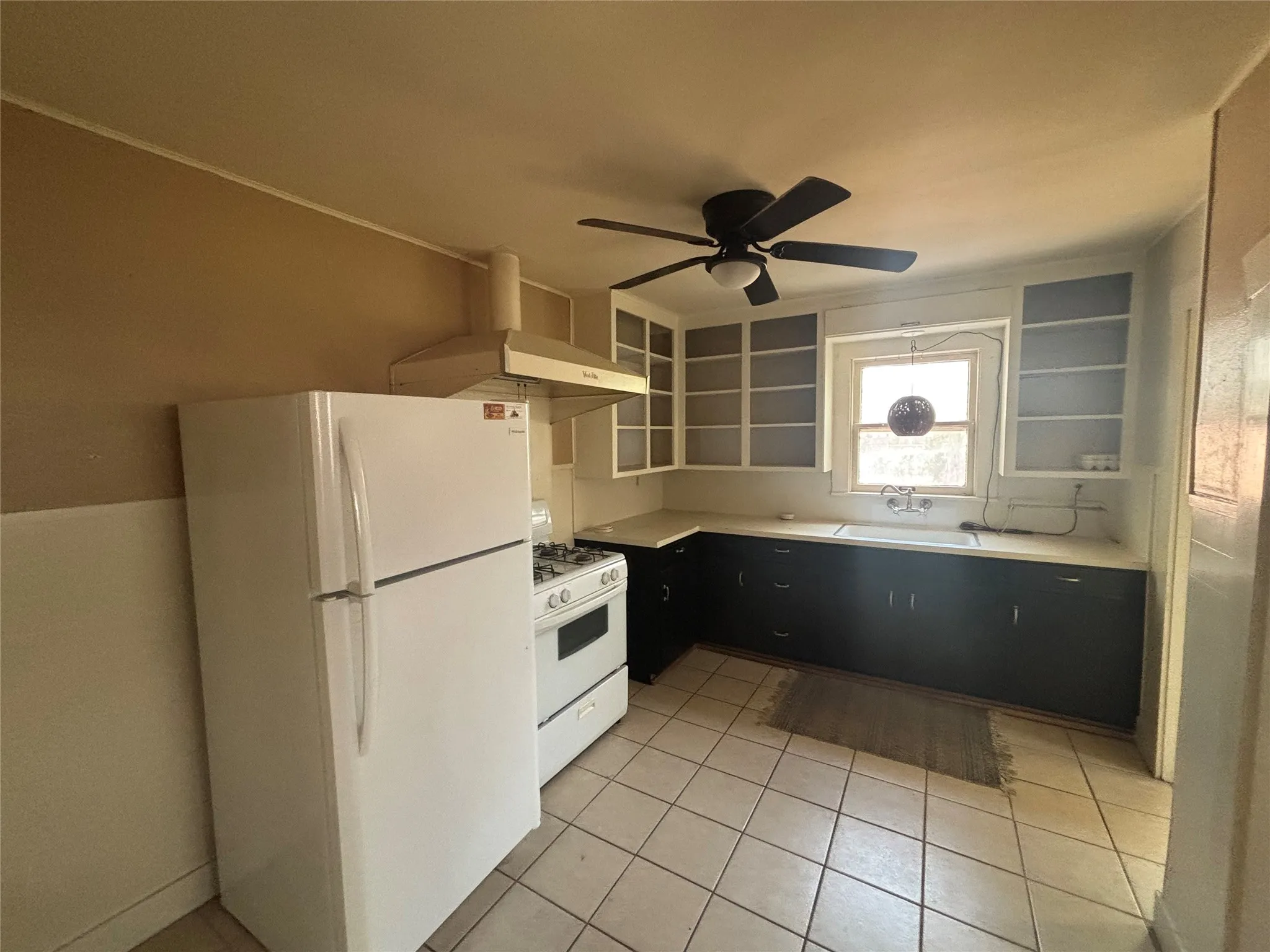 Single Family Residence For Rent in Taylor County , 3355 S 4th Street, Abilene, Texas 79605, 2 Bedroom, 1 Bathroom, 1 Garage spaces, 1,352 Sqft, built in 1927, mls#21392167, Real Estate Agent in Abilene, Homes For Rent in Taylor county, Homes For Rent in Abilene, Realtor in Abilene Texas, Real Estate Brokerage Independent Realty Texas, Luminita Cordes Realtor