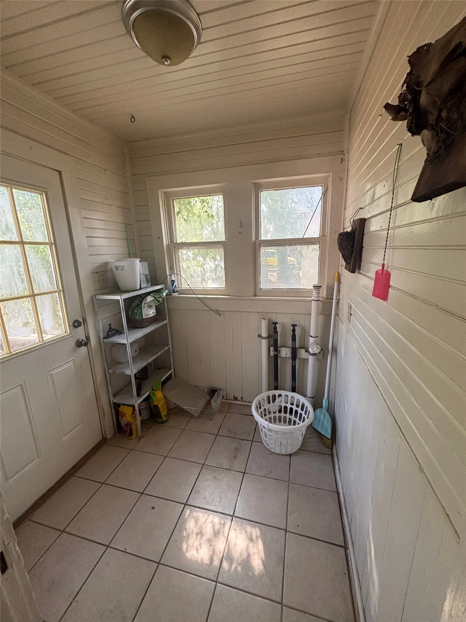 Single Family Residence For Rent in Taylor County , 3355 S 4th Street, Abilene, Texas 79605, 2 Bedroom, 1 Bathroom, 1 Garage spaces, 1,352 Sqft, built in 1927, mls#21392167, Real Estate Agent in Abilene, Homes For Rent in Taylor county, Homes For Rent in Abilene, Realtor in Abilene Texas, Real Estate Brokerage Independent Realty Texas, Luminita Cordes Realtor