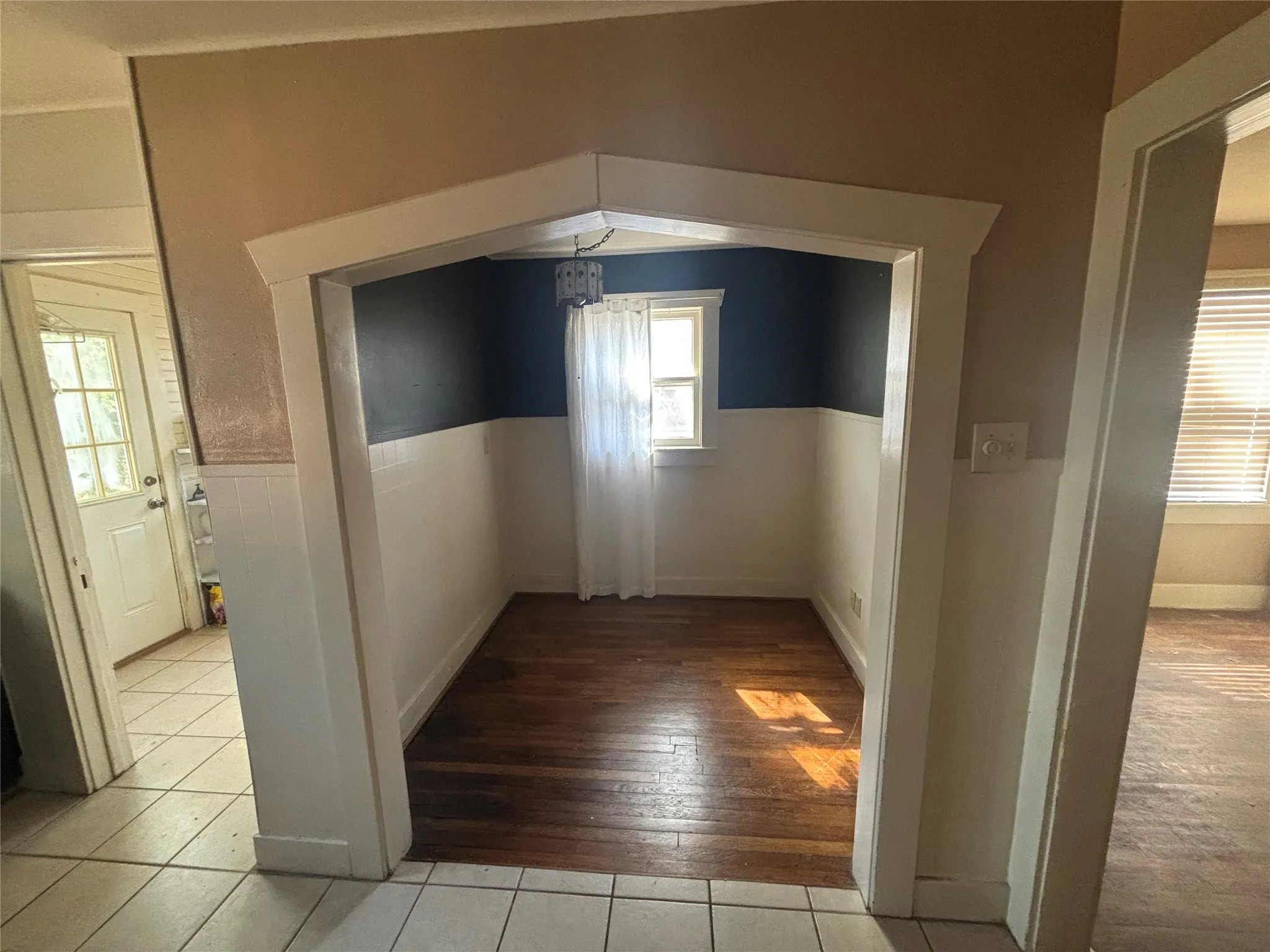 Single Family Residence For Rent in Taylor County , 3355 S 4th Street, Abilene, Texas 79605, 2 Bedroom, 1 Bathroom, 1 Garage spaces, 1,352 Sqft, built in 1927, mls#21392167, Real Estate Agent in Abilene, Homes For Rent in Taylor county, Homes For Rent in Abilene, Realtor in Abilene Texas, Real Estate Brokerage Independent Realty Texas, Luminita Cordes Realtor