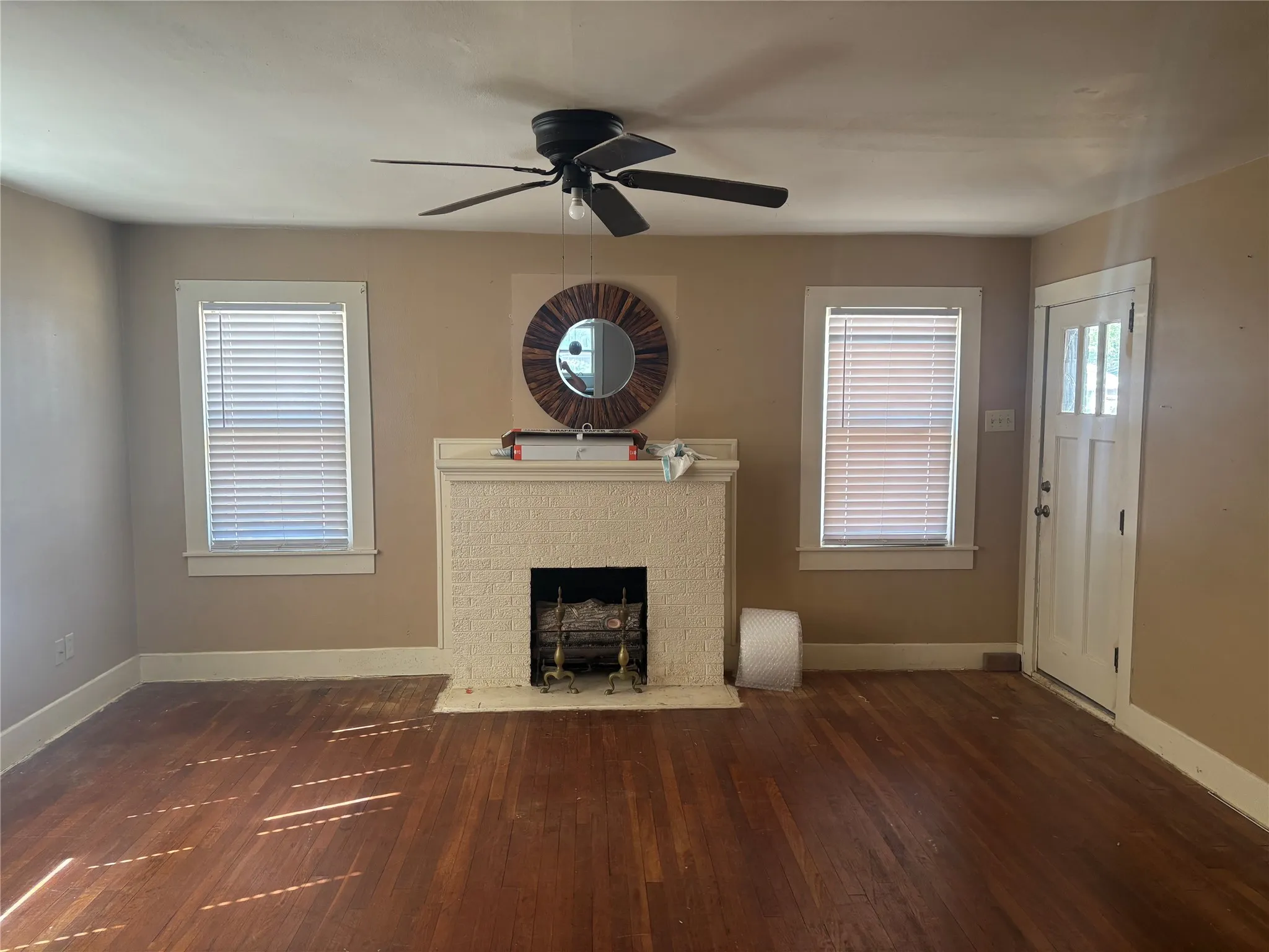 Single Family Residence For Rent in Taylor County , 3355 S 4th Street, Abilene, Texas 79605, 2 Bedroom, 1 Bathroom, 1 Garage spaces, 1,352 Sqft, built in 1927, mls#21392167, Real Estate Agent in Abilene, Homes For Rent in Taylor county, Homes For Rent in Abilene, Realtor in Abilene Texas, Real Estate Brokerage Independent Realty Texas, Luminita Cordes Realtor
