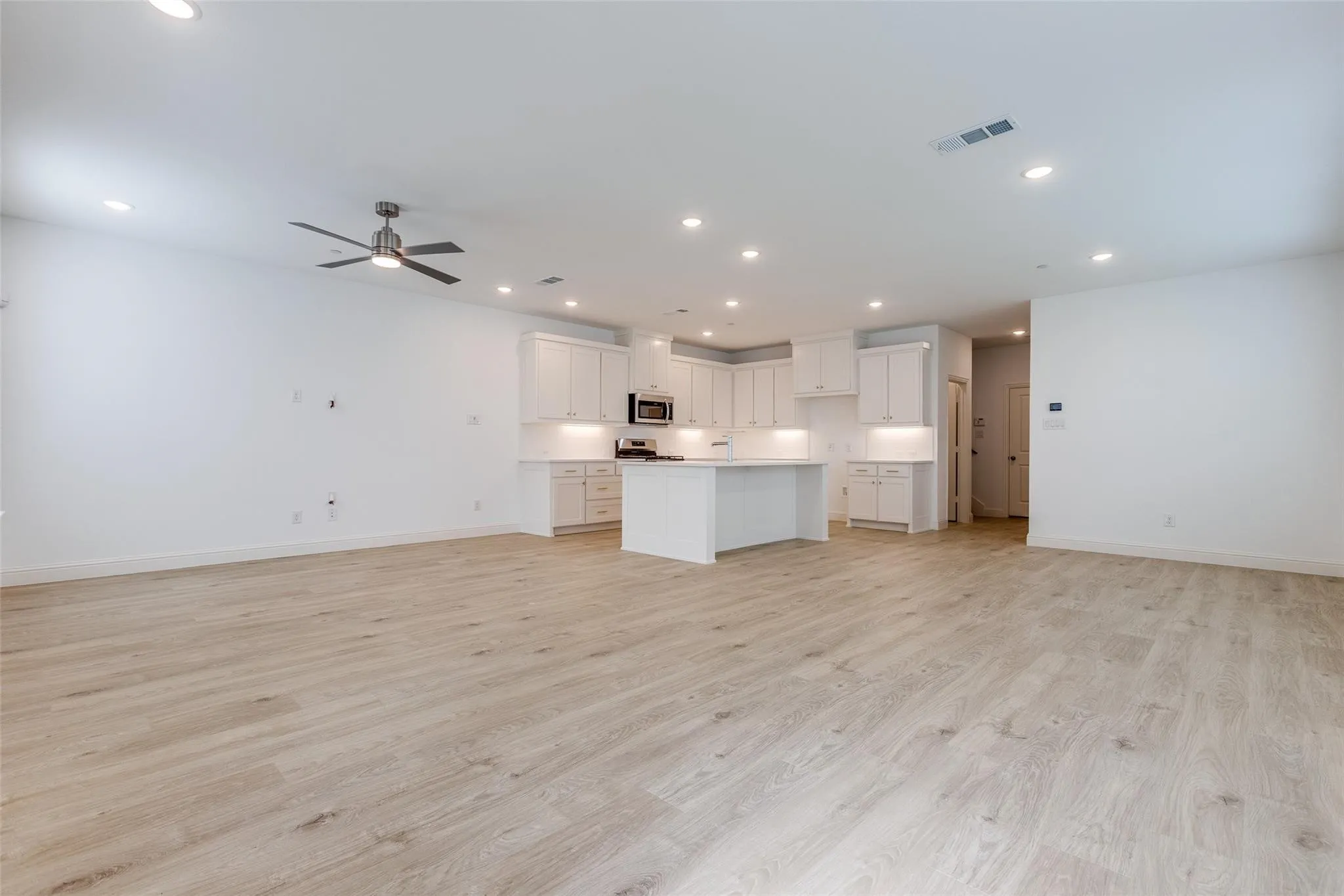 Single Family Residence For Rent in Collin County , 8864 Scarp Hill Lane, Frisco, Texas 75035, 3 Bedroom, 3 Bathroom, 2 Garage spaces, 2,286 Sqft, built in 2025, mls#21387761, Real Estate Agent in Frisco, Homes For Rent in Collin county, Homes For Rent in Frisco, Realtor in Frisco Texas, Real Estate Brokerage Independent Realty Texas, Luminita Cordes Realtor