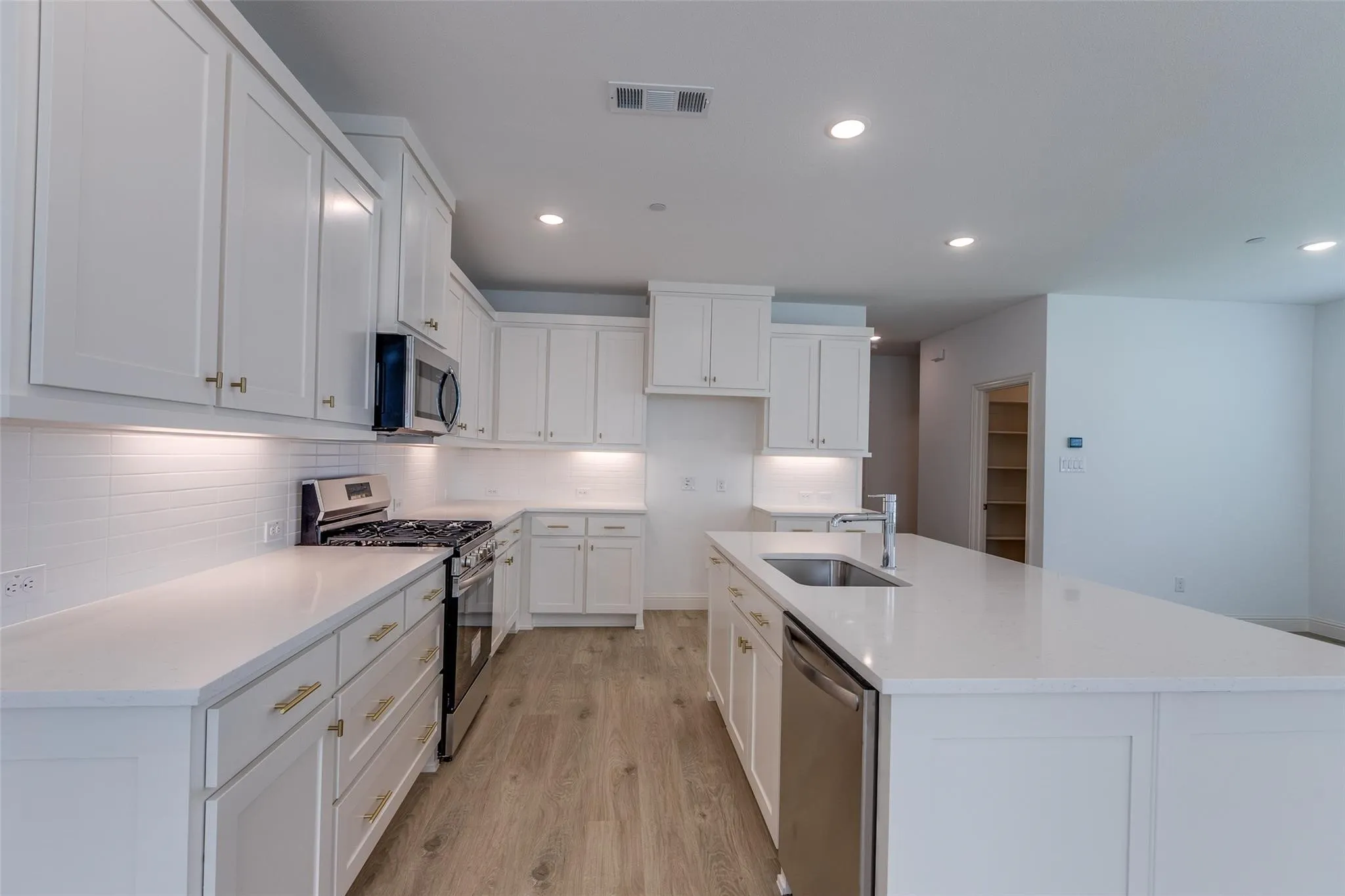 Single Family Residence For Rent in Collin County , 8864 Scarp Hill Lane, Frisco, Texas 75035, 3 Bedroom, 3 Bathroom, 2 Garage spaces, 2,286 Sqft, built in 2025, mls#21387761, Real Estate Agent in Frisco, Homes For Rent in Collin county, Homes For Rent in Frisco, Realtor in Frisco Texas, Real Estate Brokerage Independent Realty Texas, Luminita Cordes Realtor