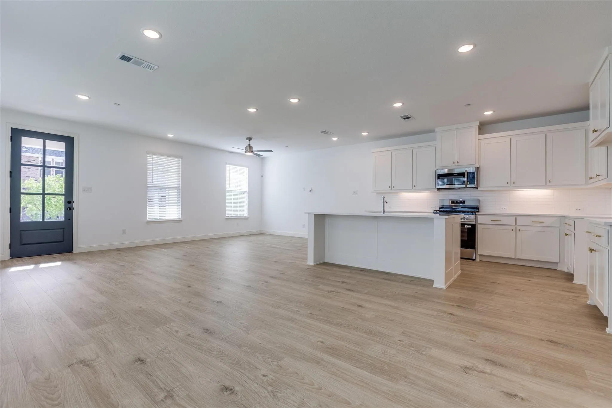Single Family Residence For Rent in Collin County , 8864 Scarp Hill Lane, Frisco, Texas 75035, 3 Bedroom, 3 Bathroom, 2 Garage spaces, 2,286 Sqft, built in 2025, mls#21387761, Real Estate Agent in Frisco, Homes For Rent in Collin county, Homes For Rent in Frisco, Realtor in Frisco Texas, Real Estate Brokerage Independent Realty Texas, Luminita Cordes Realtor