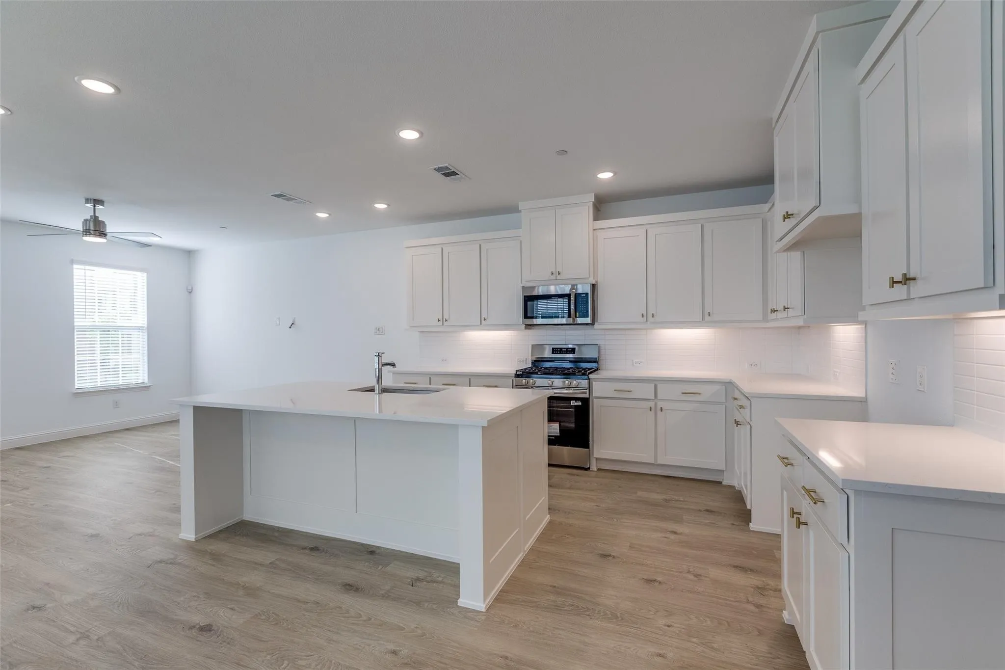 Single Family Residence For Rent in Collin County , 8864 Scarp Hill Lane, Frisco, Texas 75035, 3 Bedroom, 3 Bathroom, 2 Garage spaces, 2,286 Sqft, built in 2025, mls#21387761, Real Estate Agent in Frisco, Homes For Rent in Collin county, Homes For Rent in Frisco, Realtor in Frisco Texas, Real Estate Brokerage Independent Realty Texas, Luminita Cordes Realtor