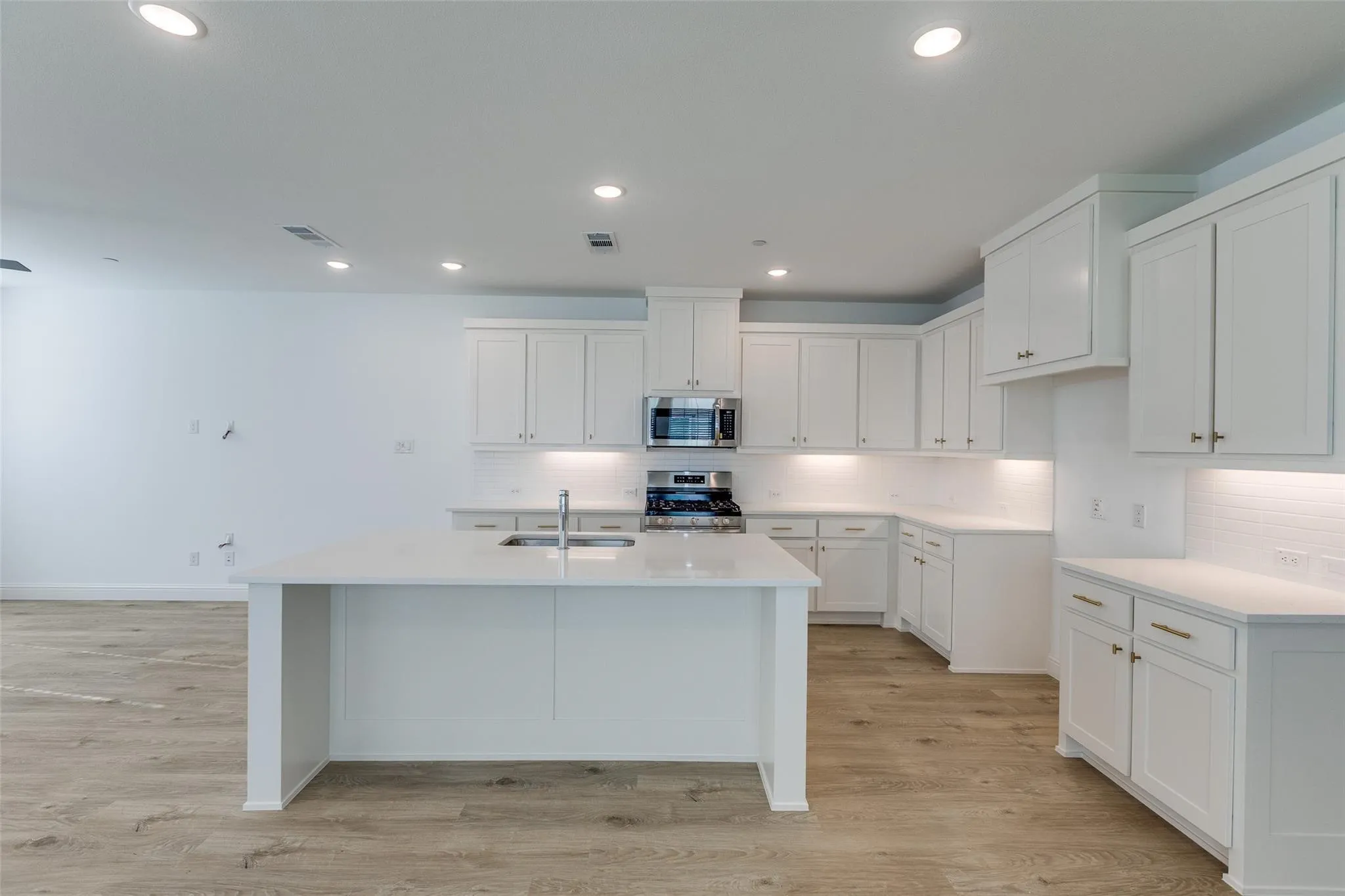 Single Family Residence For Rent in Collin County , 8864 Scarp Hill Lane, Frisco, Texas 75035, 3 Bedroom, 3 Bathroom, 2 Garage spaces, 2,286 Sqft, built in 2025, mls#21387761, Real Estate Agent in Frisco, Homes For Rent in Collin county, Homes For Rent in Frisco, Realtor in Frisco Texas, Real Estate Brokerage Independent Realty Texas, Luminita Cordes Realtor