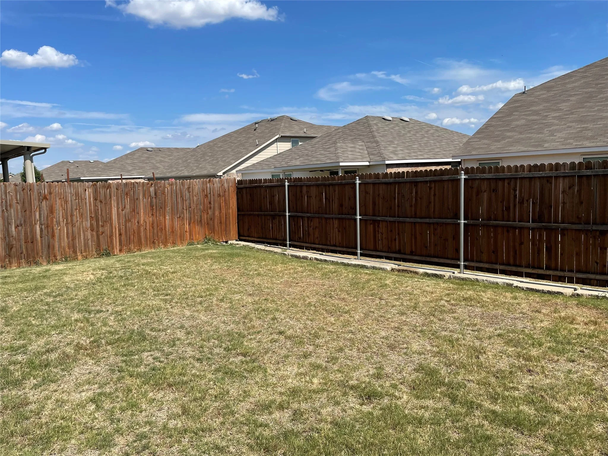 Single Family Residence For Rent in Tarrant County , 2340 Senepol Way, Fort Worth, Texas 76131, 3 Bedroom, 2 Bathroom, 2 Garage spaces, 1,452 Sqft, built in 2015, mls#21392179, Real Estate Agent in Fort Worth, Homes For Rent in Tarrant county, Homes For Rent in Fort Worth, Realtor in Fort Worth Texas, Real Estate Brokerage Independent Realty Texas, Luminita Cordes Realtor
