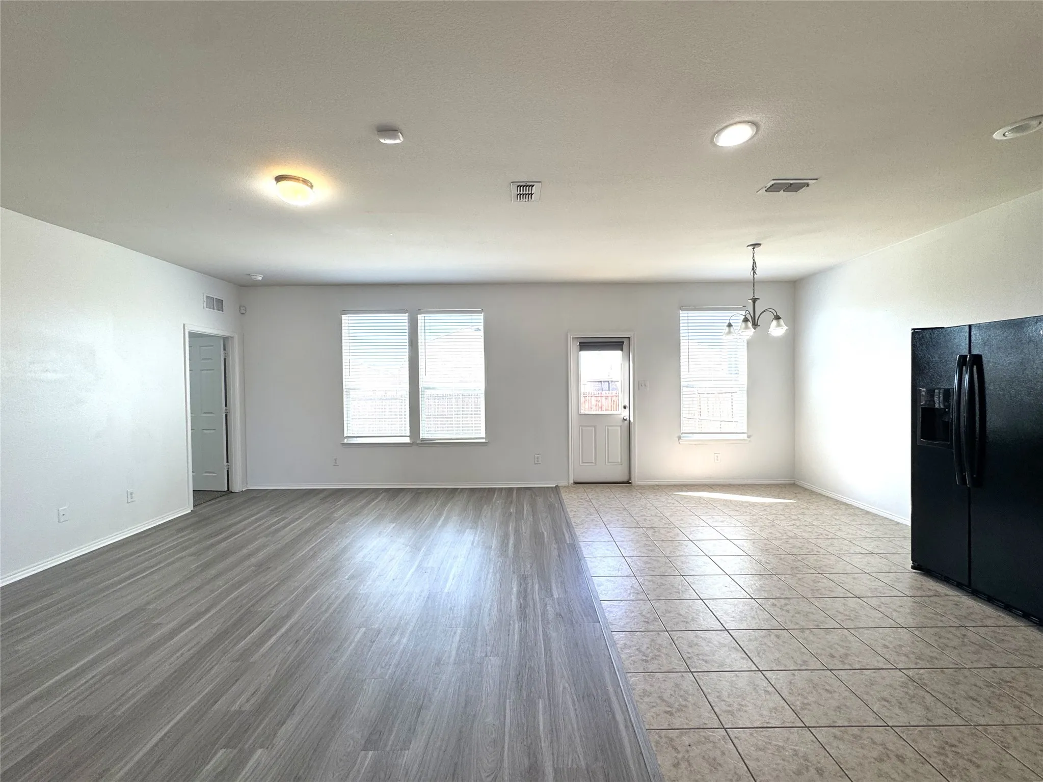 Single Family Residence For Rent in Tarrant County , 2340 Senepol Way, Fort Worth, Texas 76131, 3 Bedroom, 2 Bathroom, 2 Garage spaces, 1,452 Sqft, built in 2015, mls#21392179, Real Estate Agent in Fort Worth, Homes For Rent in Tarrant county, Homes For Rent in Fort Worth, Realtor in Fort Worth Texas, Real Estate Brokerage Independent Realty Texas, Luminita Cordes Realtor