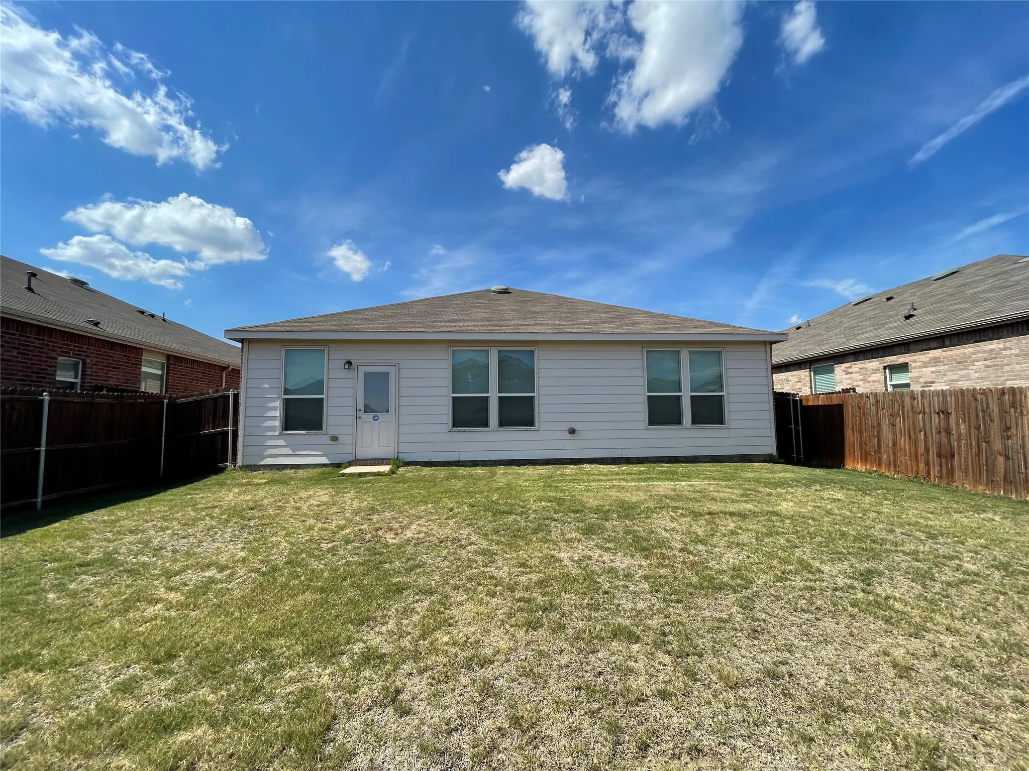Single Family Residence For Rent in Tarrant County , 2340 Senepol Way, Fort Worth, Texas 76131, 3 Bedroom, 2 Bathroom, 2 Garage spaces, 1,452 Sqft, built in 2015, mls#21392179, Real Estate Agent in Fort Worth, Homes For Rent in Tarrant county, Homes For Rent in Fort Worth, Realtor in Fort Worth Texas, Real Estate Brokerage Independent Realty Texas, Luminita Cordes Realtor