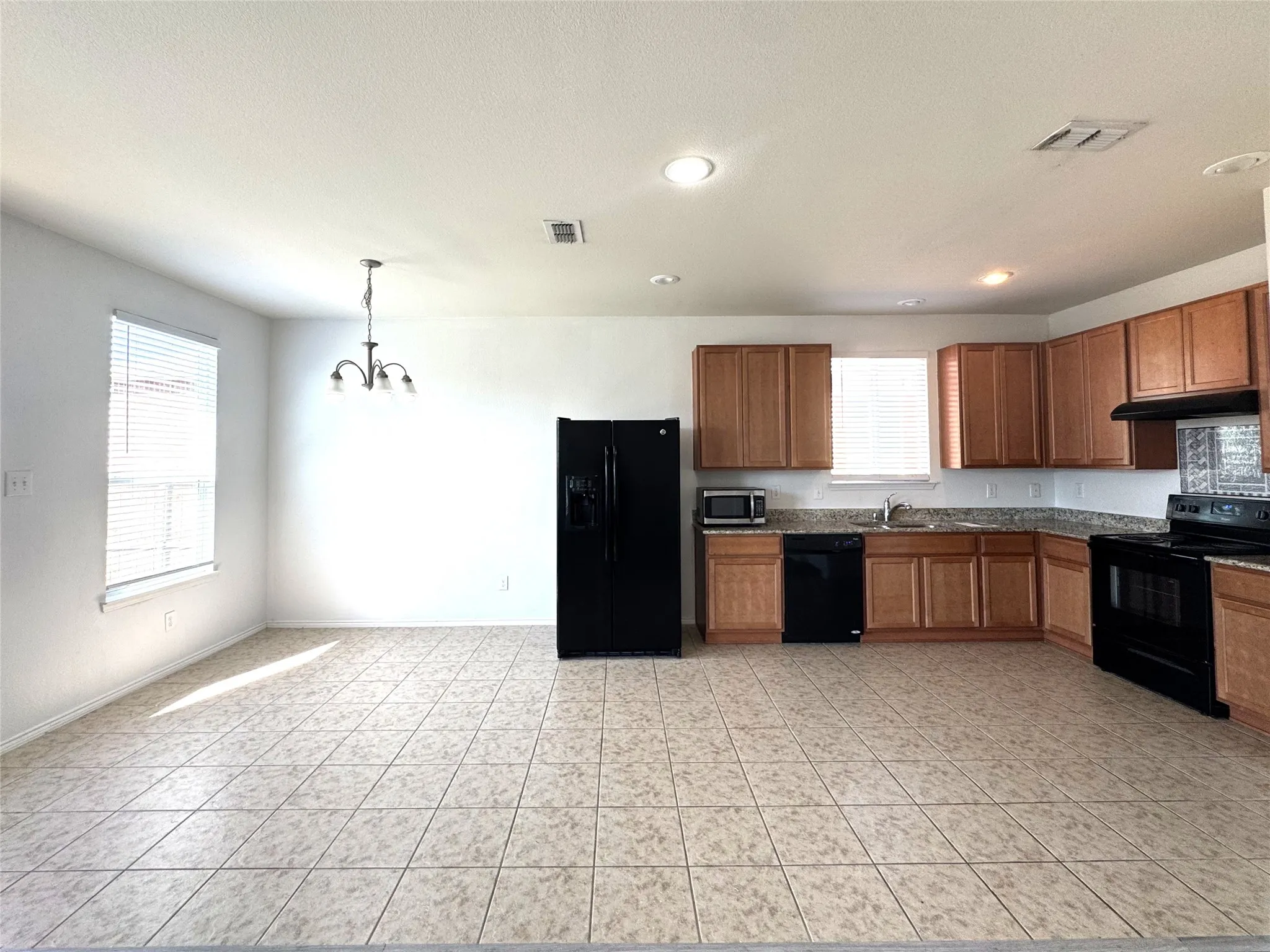 Single Family Residence For Rent in Tarrant County , 2340 Senepol Way, Fort Worth, Texas 76131, 3 Bedroom, 2 Bathroom, 2 Garage spaces, 1,452 Sqft, built in 2015, mls#21392179, Real Estate Agent in Fort Worth, Homes For Rent in Tarrant county, Homes For Rent in Fort Worth, Realtor in Fort Worth Texas, Real Estate Brokerage Independent Realty Texas, Luminita Cordes Realtor