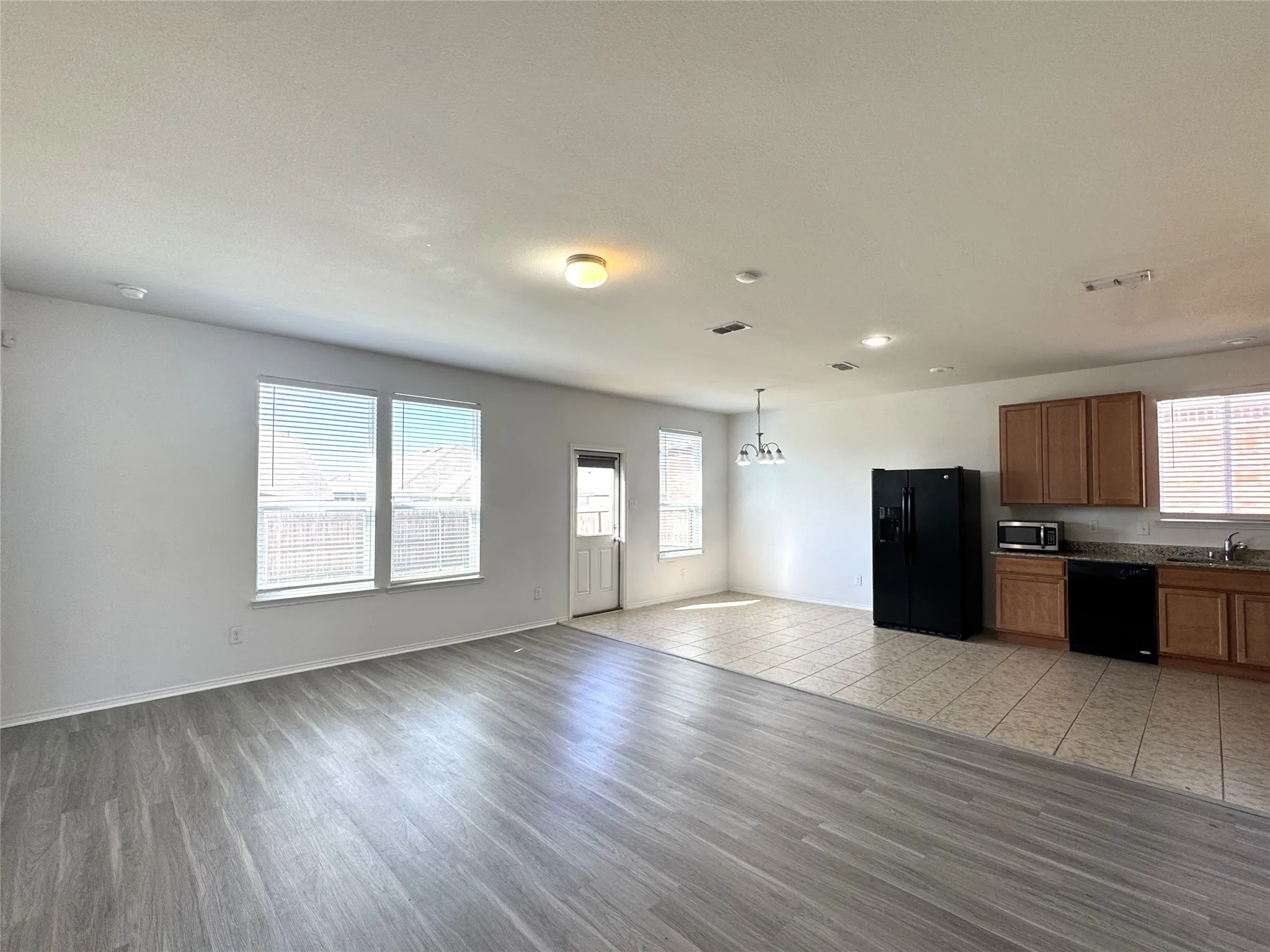 Single Family Residence For Rent in Tarrant County , 2340 Senepol Way, Fort Worth, Texas 76131, 3 Bedroom, 2 Bathroom, 2 Garage spaces, 1,452 Sqft, built in 2015, mls#21392179, Real Estate Agent in Fort Worth, Homes For Rent in Tarrant county, Homes For Rent in Fort Worth, Realtor in Fort Worth Texas, Real Estate Brokerage Independent Realty Texas, Luminita Cordes Realtor