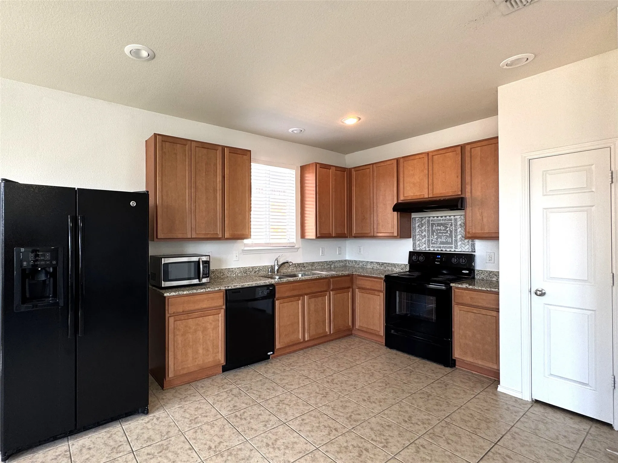 Single Family Residence For Rent in Tarrant County , 2340 Senepol Way, Fort Worth, Texas 76131, 3 Bedroom, 2 Bathroom, 2 Garage spaces, 1,452 Sqft, built in 2015, mls#21392179, Real Estate Agent in Fort Worth, Homes For Rent in Tarrant county, Homes For Rent in Fort Worth, Realtor in Fort Worth Texas, Real Estate Brokerage Independent Realty Texas, Luminita Cordes Realtor