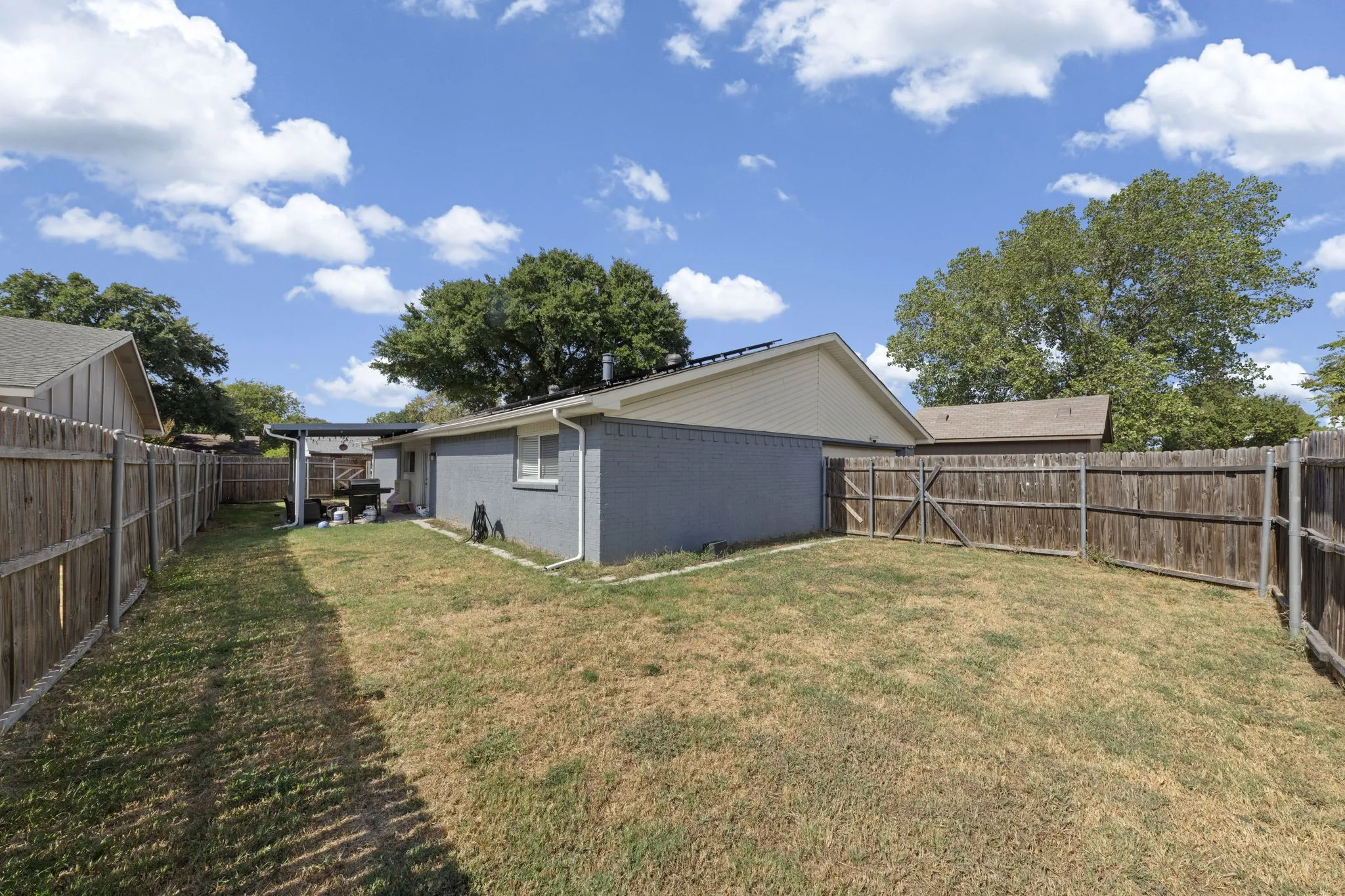 Single Family Residence For Sale in Dallas County , 6009 Mimosa Lane, Rowlett, Texas 75089, 4 Bedroom, 2 Bathroom, 2 Garage spaces, 1,754 Sqft, built in 1974, mls#21389566, Real Estate Agent in Rowlett, Homes For Sale in Dallas county, Homes For Sale in Rowlett, Realtor in Rowlett Texas, Real Estate Brokerage Independent Realty Texas, Luminita Cordes Realtor