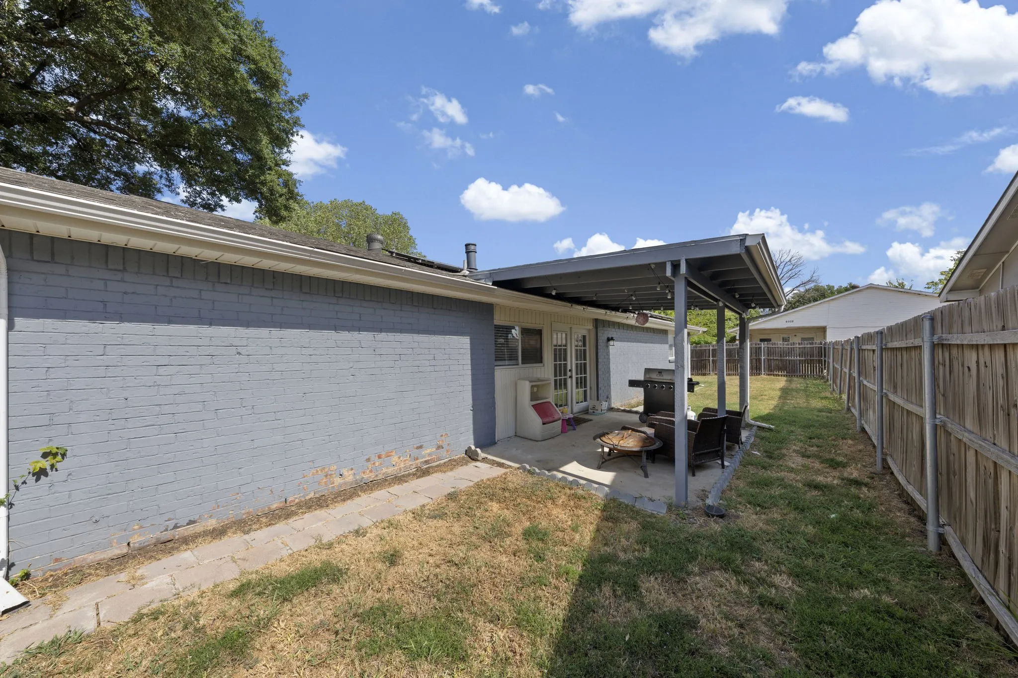 Single Family Residence For Sale in Dallas County , 6009 Mimosa Lane, Rowlett, Texas 75089, 4 Bedroom, 2 Bathroom, 2 Garage spaces, 1,754 Sqft, built in 1974, mls#21389566, Real Estate Agent in Rowlett, Homes For Sale in Dallas county, Homes For Sale in Rowlett, Realtor in Rowlett Texas, Real Estate Brokerage Independent Realty Texas, Luminita Cordes Realtor
