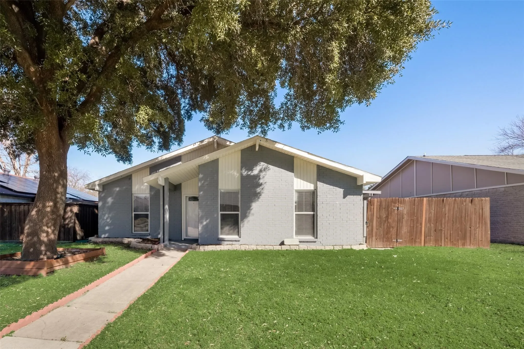 Single Family Residence For Sale in Dallas County , 6009 Mimosa Lane, Rowlett, Texas 75089, 4 Bedroom, 2 Bathroom, 2 Garage spaces, 1,754 Sqft, built in 1974, mls#21389566, Real Estate Agent in Rowlett, Homes For Sale in Dallas county, Homes For Sale in Rowlett, Realtor in Rowlett Texas, Real Estate Brokerage Independent Realty Texas, Luminita Cordes Realtor