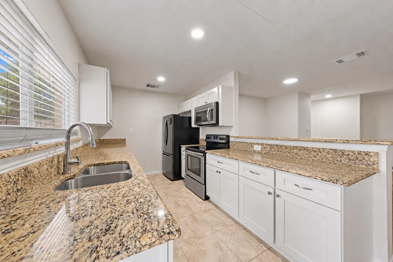 Single Family Residence For Sale in Dallas County , 6009 Mimosa Lane, Rowlett, Texas 75089, 4 Bedroom, 2 Bathroom, 2 Garage spaces, 1,754 Sqft, built in 1974, mls#21389566, Real Estate Agent in Rowlett, Homes For Sale in Dallas county, Homes For Sale in Rowlett, Realtor in Rowlett Texas, Real Estate Brokerage Independent Realty Texas, Luminita Cordes Realtor