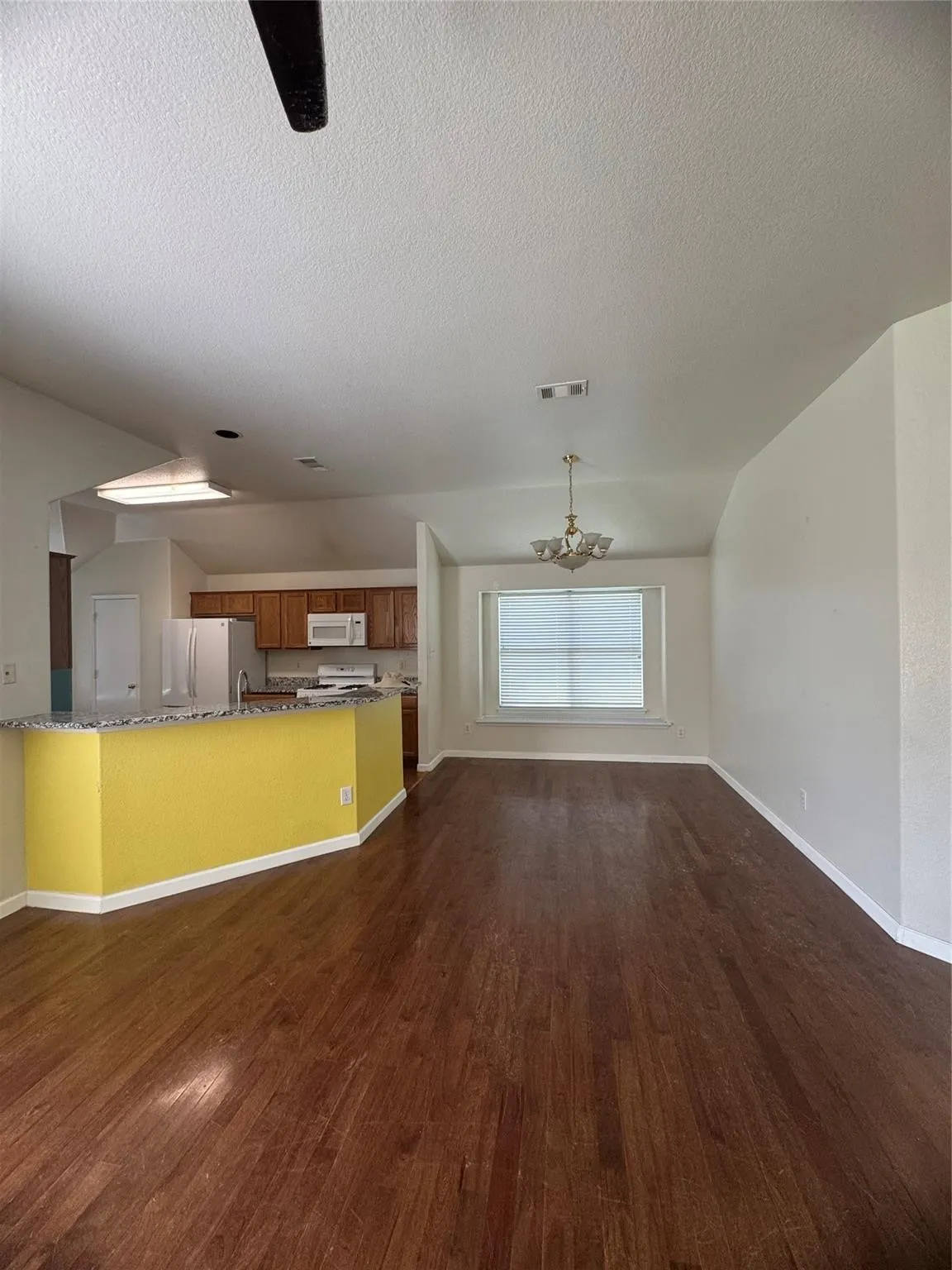 Single Family Residence For Sale in Tarrant County , 6711 Kinross Drive, Arlington, Texas 76002, 3 Bedroom, 2 Bathroom, 2 Garage spaces, 1,722 Sqft, built in 2003, mls#21392181, Real Estate Agent in Arlington, Homes For Sale in Tarrant county, Homes For Sale in Arlington, Realtor in Arlington Texas, Real Estate Brokerage Independent Realty Texas, Luminita Cordes Realtor
