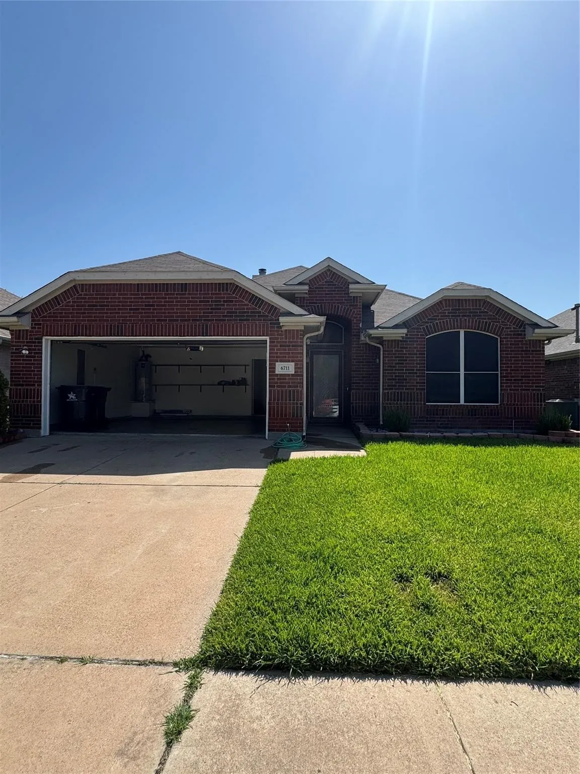 Single Family Residence For Sale in Tarrant County , 6711 Kinross Drive, Arlington, Texas 76002, 3 Bedroom, 2 Bathroom, 2 Garage spaces, 1,722 Sqft, built in 2003, mls#21392181, Real Estate Agent in Arlington, Homes For Sale in Tarrant county, Homes For Sale in Arlington, Realtor in Arlington Texas, Real Estate Brokerage Independent Realty Texas, Luminita Cordes Realtor