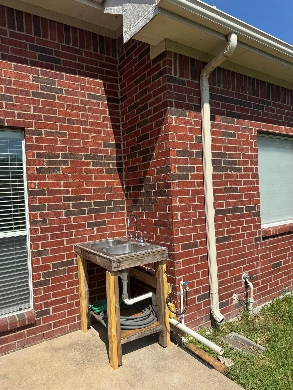 Single Family Residence For Sale in Tarrant County , 6711 Kinross Drive, Arlington, Texas 76002, 3 Bedroom, 2 Bathroom, 2 Garage spaces, 1,722 Sqft, built in 2003, mls#21392181, Real Estate Agent in Arlington, Homes For Sale in Tarrant county, Homes For Sale in Arlington, Realtor in Arlington Texas, Real Estate Brokerage Independent Realty Texas, Luminita Cordes Realtor