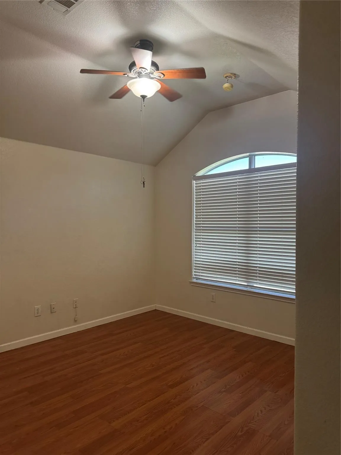 Single Family Residence For Sale in Tarrant County , 6711 Kinross Drive, Arlington, Texas 76002, 3 Bedroom, 2 Bathroom, 2 Garage spaces, 1,722 Sqft, built in 2003, mls#21392181, Real Estate Agent in Arlington, Homes For Sale in Tarrant county, Homes For Sale in Arlington, Realtor in Arlington Texas, Real Estate Brokerage Independent Realty Texas, Luminita Cordes Realtor