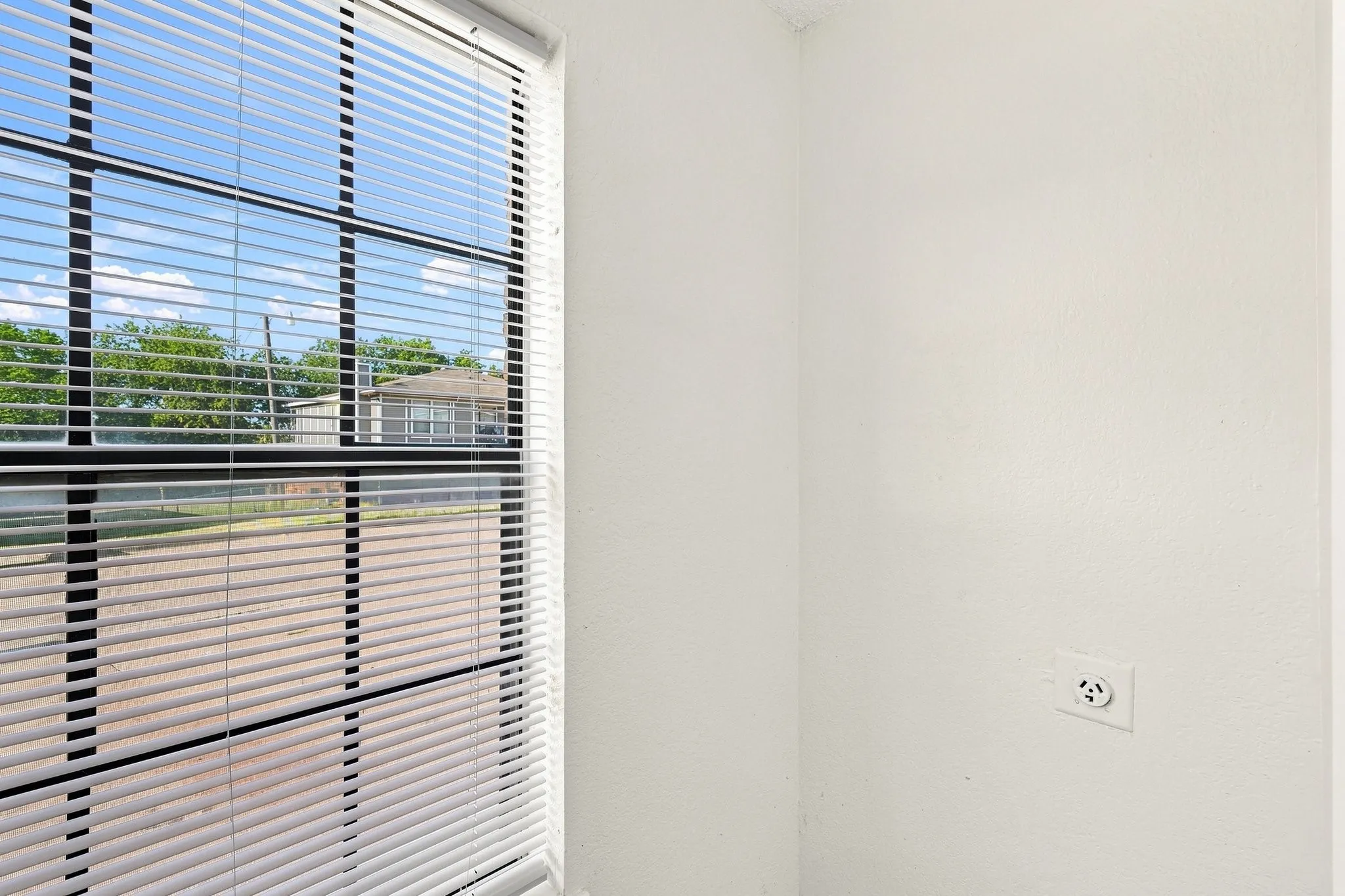 Quadruplex For Rent in Tarrant County , 8108 Foxfire Lane D, White Settlement, Texas 76108, 2 Bedroom, 2 Bathroom, Garage spaces, 1,082 Sqft, built in 1985, mls#21392183, Real Estate Agent in White Settlement, Homes For Rent in Tarrant county, Homes For Rent in White Settlement, Realtor in White Settlement Texas, Real Estate Brokerage Independent Realty Texas, Luminita Cordes Realtor