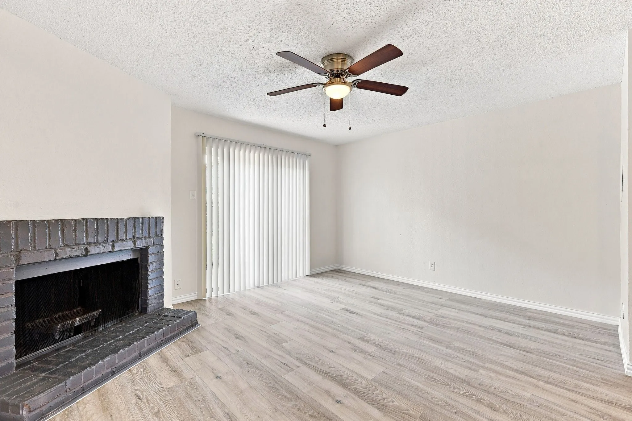 Quadruplex For Rent in Tarrant County , 8108 Foxfire Lane D, White Settlement, Texas 76108, 2 Bedroom, 2 Bathroom, Garage spaces, 1,082 Sqft, built in 1985, mls#21392183, Real Estate Agent in White Settlement, Homes For Rent in Tarrant county, Homes For Rent in White Settlement, Realtor in White Settlement Texas, Real Estate Brokerage Independent Realty Texas, Luminita Cordes Realtor