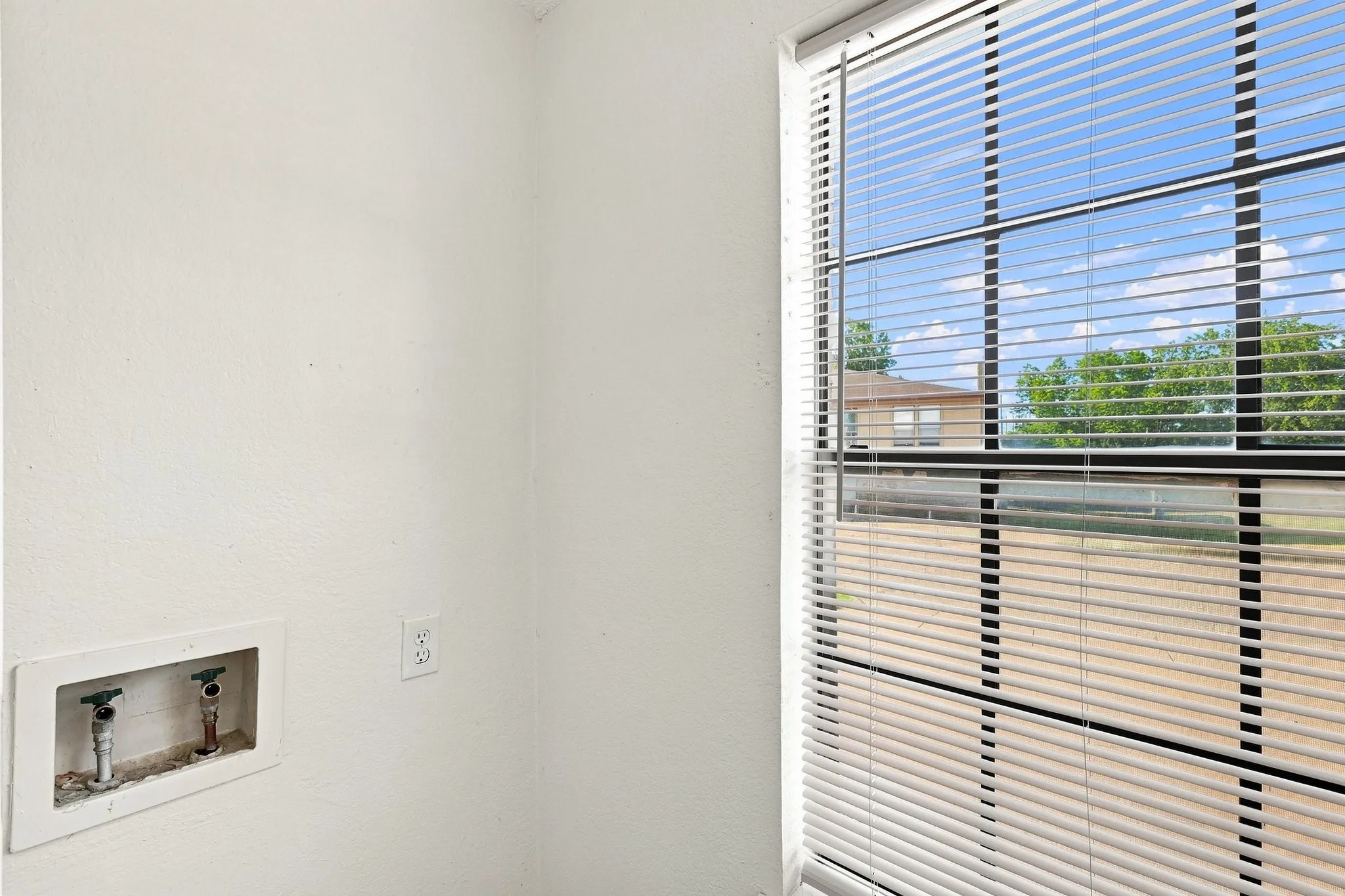 Quadruplex For Rent in Tarrant County , 8108 Foxfire Lane D, White Settlement, Texas 76108, 2 Bedroom, 2 Bathroom, Garage spaces, 1,082 Sqft, built in 1985, mls#21392183, Real Estate Agent in White Settlement, Homes For Rent in Tarrant county, Homes For Rent in White Settlement, Realtor in White Settlement Texas, Real Estate Brokerage Independent Realty Texas, Luminita Cordes Realtor