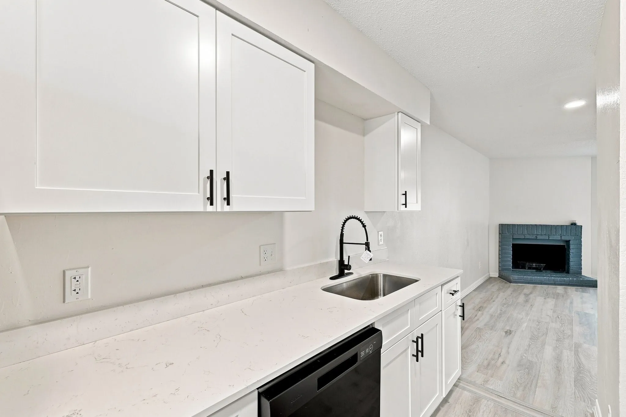 Quadruplex For Rent in Tarrant County , 8108 Foxfire Lane D, White Settlement, Texas 76108, 2 Bedroom, 2 Bathroom, Garage spaces, 1,082 Sqft, built in 1985, mls#21392183, Real Estate Agent in White Settlement, Homes For Rent in Tarrant county, Homes For Rent in White Settlement, Realtor in White Settlement Texas, Real Estate Brokerage Independent Realty Texas, Luminita Cordes Realtor