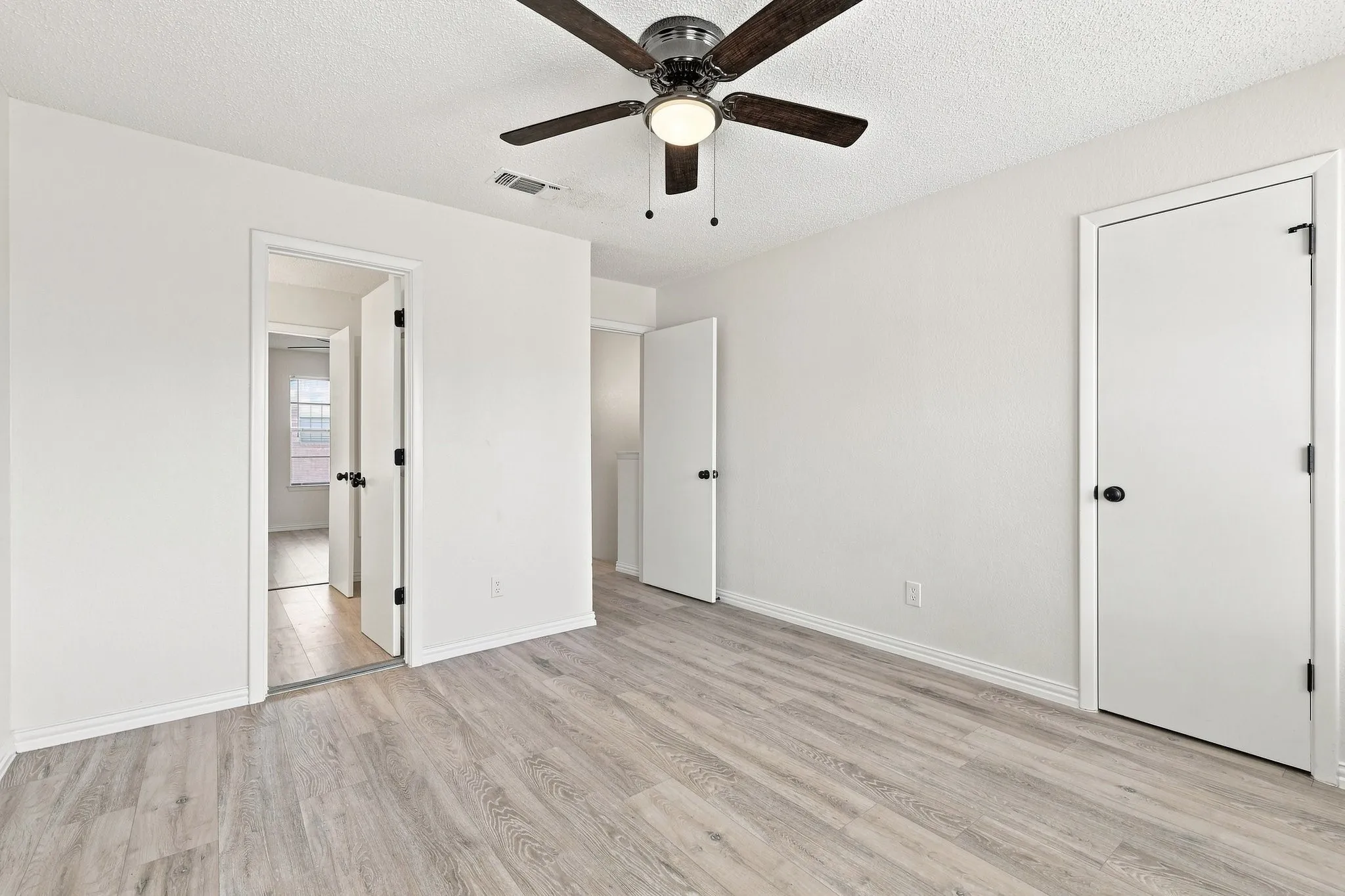 Quadruplex For Rent in Tarrant County , 8108 Foxfire Lane D, White Settlement, Texas 76108, 2 Bedroom, 2 Bathroom, Garage spaces, 1,082 Sqft, built in 1985, mls#21392183, Real Estate Agent in White Settlement, Homes For Rent in Tarrant county, Homes For Rent in White Settlement, Realtor in White Settlement Texas, Real Estate Brokerage Independent Realty Texas, Luminita Cordes Realtor