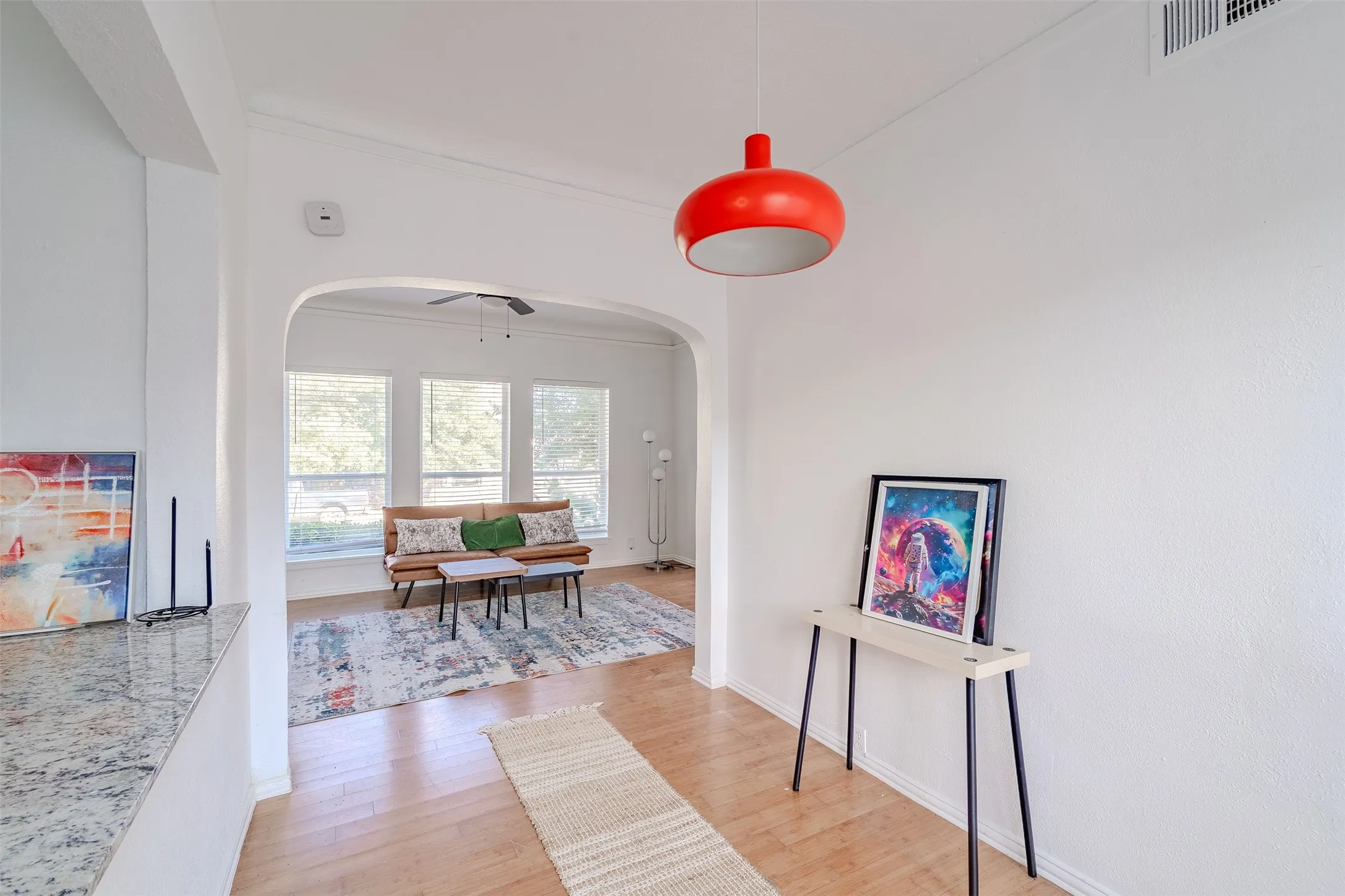 Apartment For Rent in Dallas County , 5305 Reiger Avenue 4, Dallas, Texas 75214, 1 Bedroom, 1 Bathroom, Garage spaces, 625 Sqft, built in 1927, mls#21392188, Real Estate Agent in Dallas, Homes For Rent in Dallas county, Homes For Rent in Dallas, Realtor in Dallas Texas, Real Estate Brokerage Independent Realty Texas, Luminita Cordes Realtor