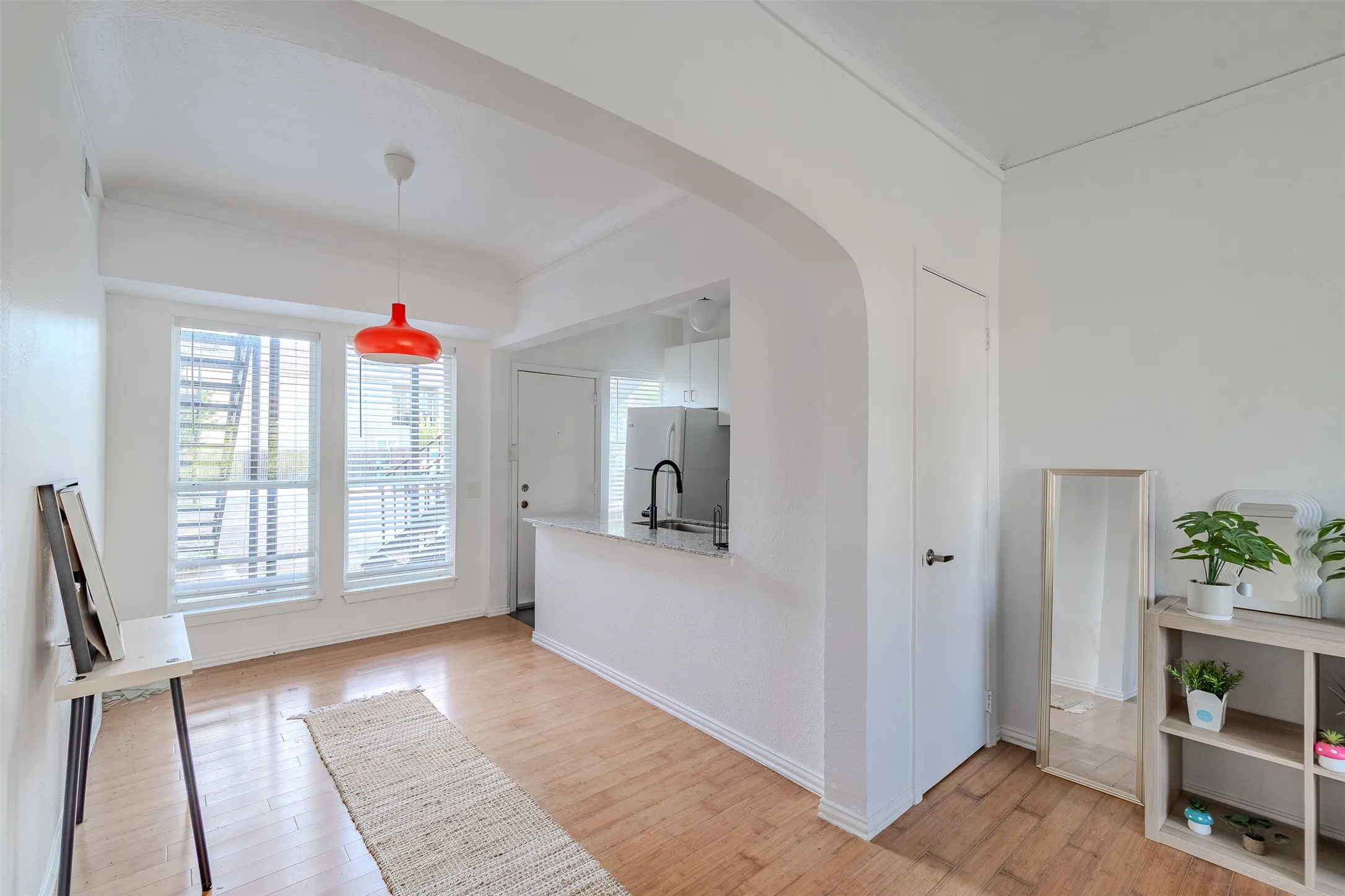 Apartment For Rent in Dallas County , 5305 Reiger Avenue 4, Dallas, Texas 75214, 1 Bedroom, 1 Bathroom, Garage spaces, 625 Sqft, built in 1927, mls#21392188, Real Estate Agent in Dallas, Homes For Rent in Dallas county, Homes For Rent in Dallas, Realtor in Dallas Texas, Real Estate Brokerage Independent Realty Texas, Luminita Cordes Realtor