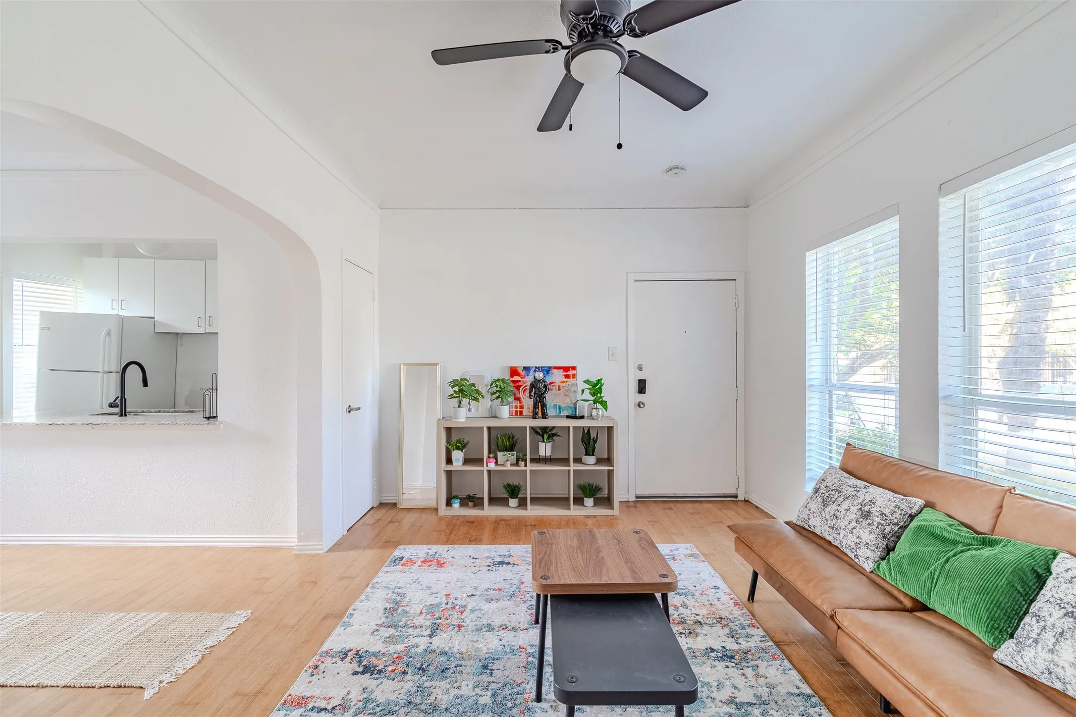 Apartment For Rent in Dallas County , 5305 Reiger Avenue 4, Dallas, Texas 75214, 1 Bedroom, 1 Bathroom, Garage spaces, 625 Sqft, built in 1927, mls#21392188, Real Estate Agent in Dallas, Homes For Rent in Dallas county, Homes For Rent in Dallas, Realtor in Dallas Texas, Real Estate Brokerage Independent Realty Texas, Luminita Cordes Realtor
