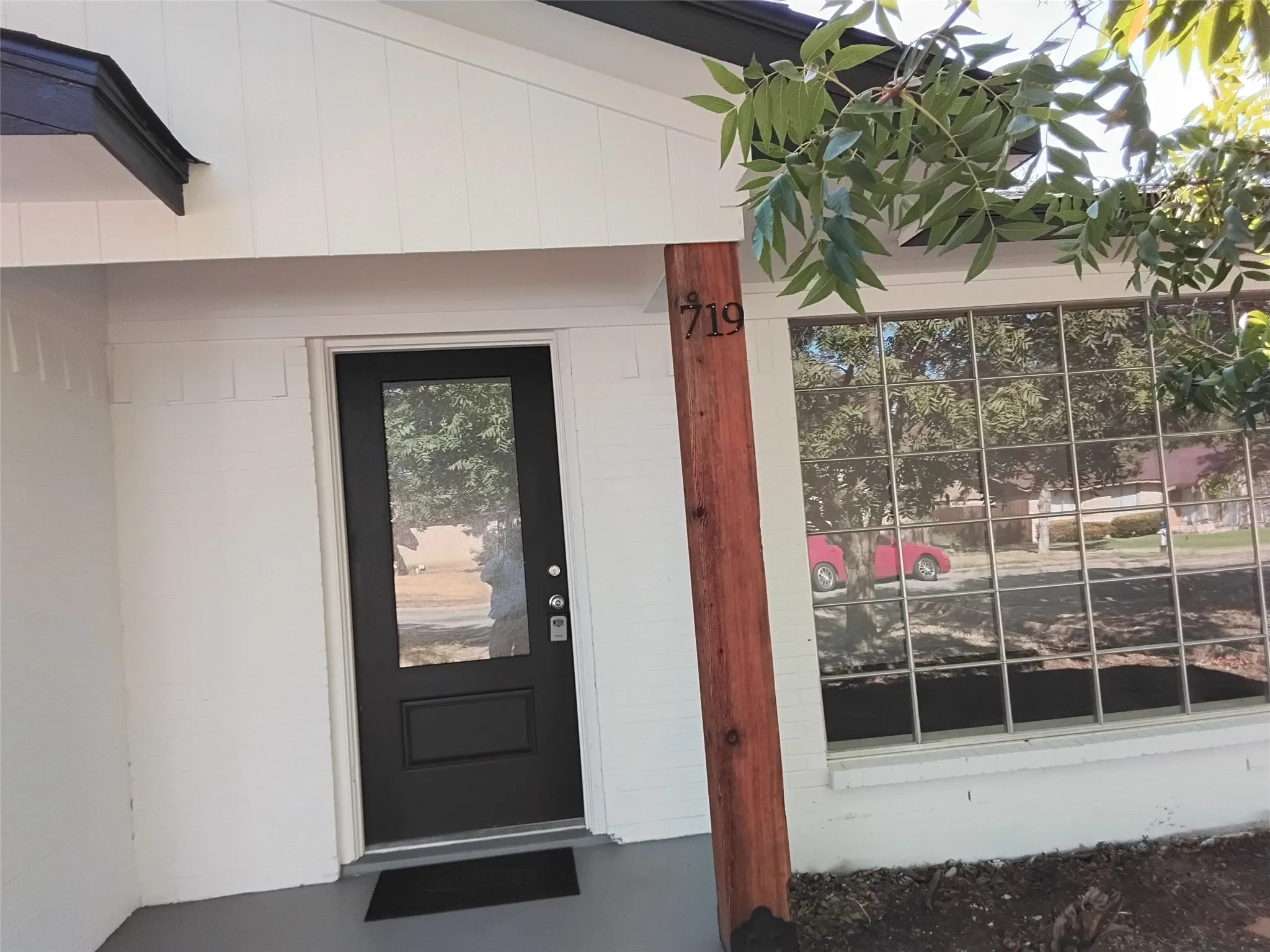 Single Family Residence For Sale in Dallas County , 719 Kelso Drive, Dallas, Texas 75211, 3 Bedroom, 2 Bathroom, Garage spaces, 1,864 Sqft, built in 1967, mls#21392189, Real Estate Agent in Dallas, Homes For Sale in Dallas county, Homes For Sale in Dallas, Realtor in Dallas Texas, Real Estate Brokerage Independent Realty Texas, Luminita Cordes Realtor