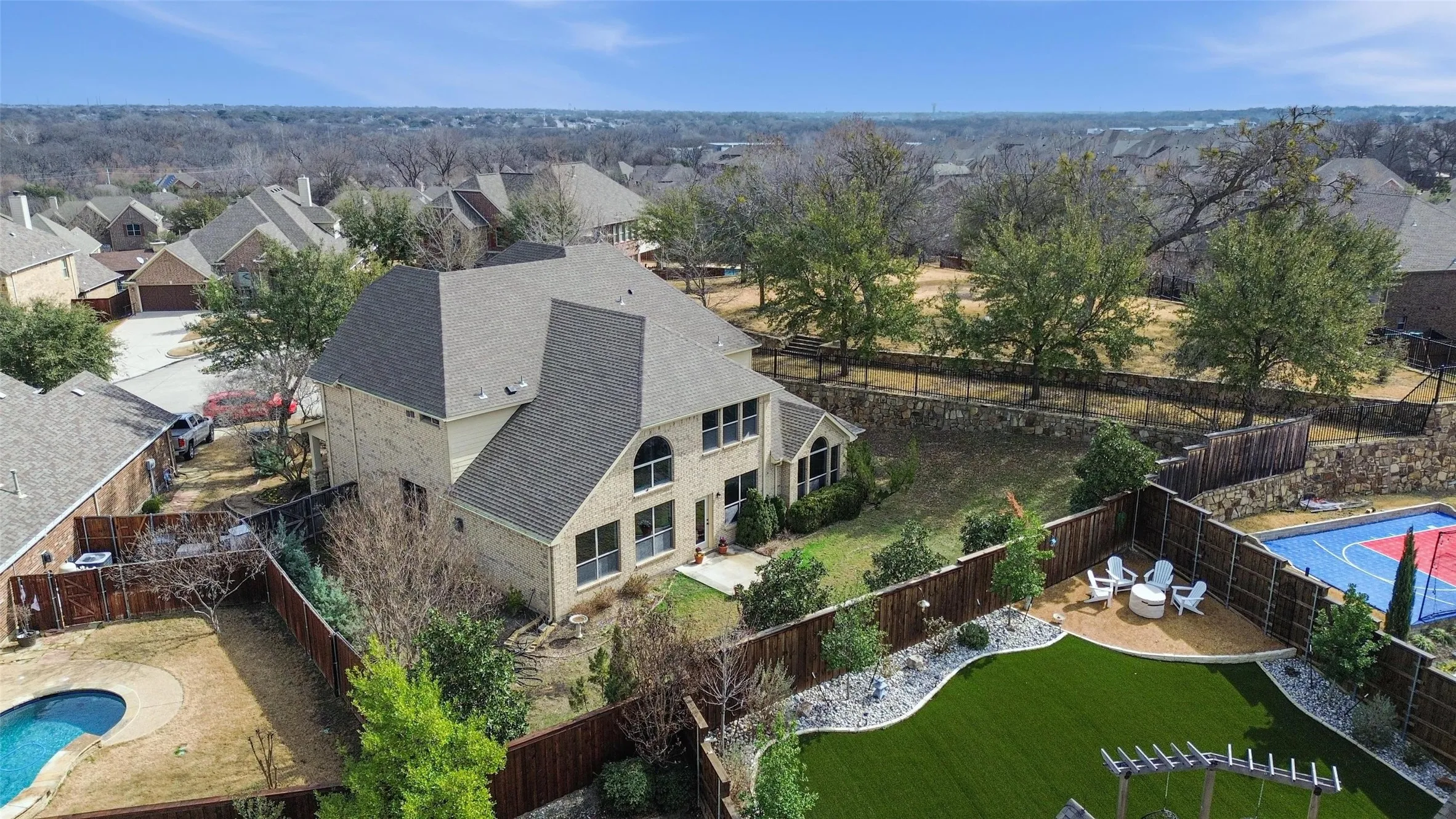 Private corner lot