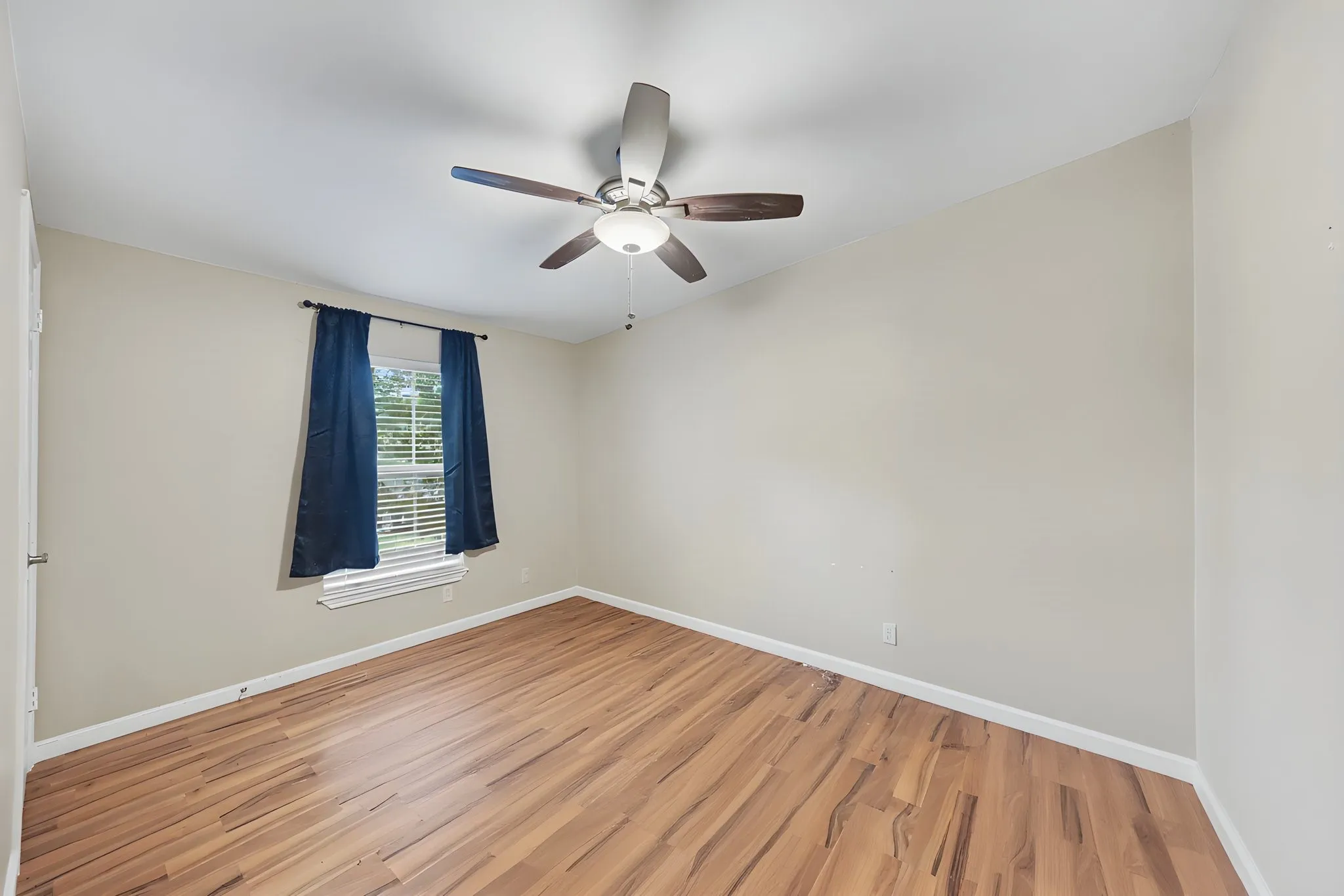 Bedroom 1/4